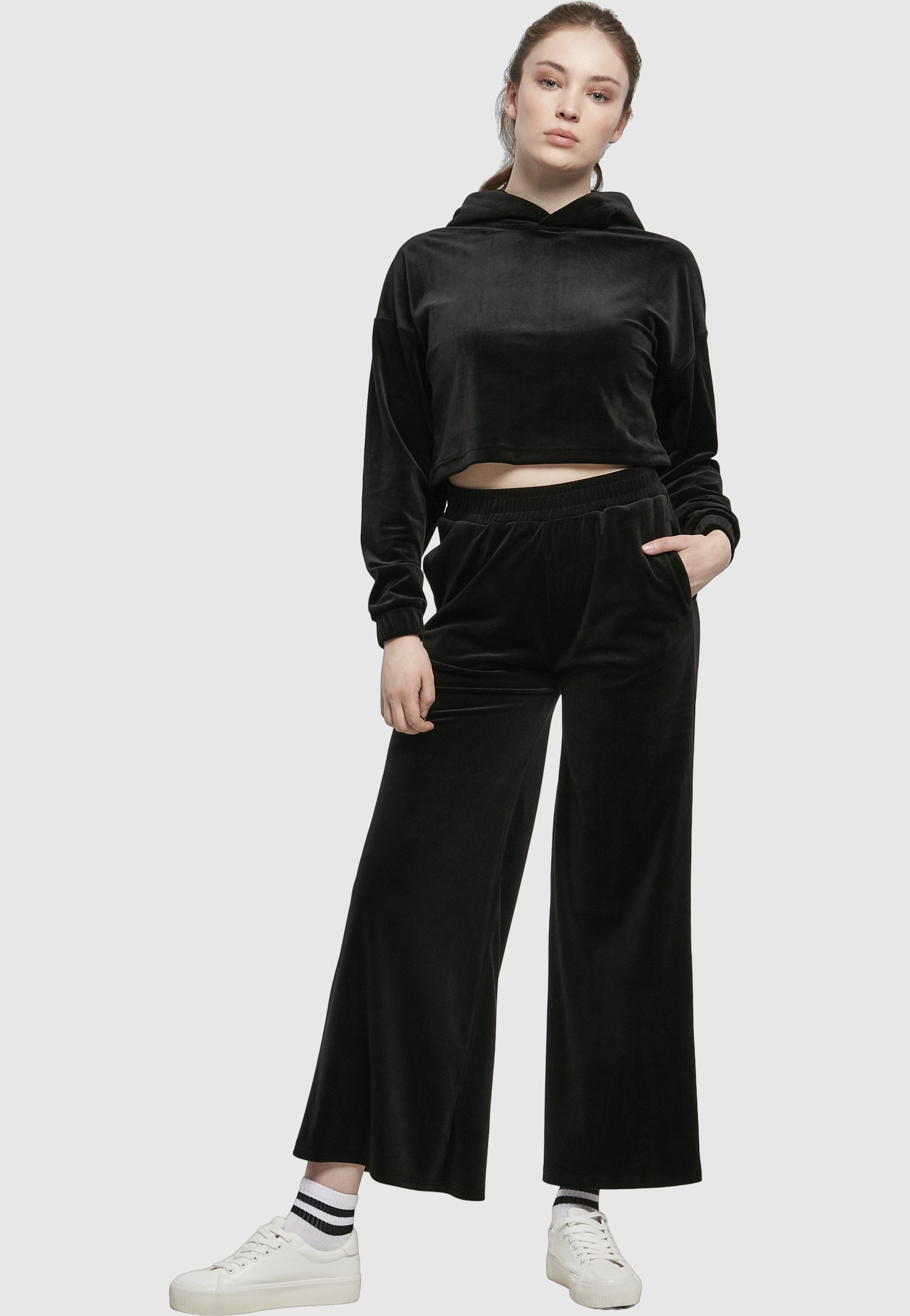 URBAN CLASSICS Hoodie »Urban Classics Damen Ladies Cropped Velvet Oversized Hoody«, 1 Stk.

