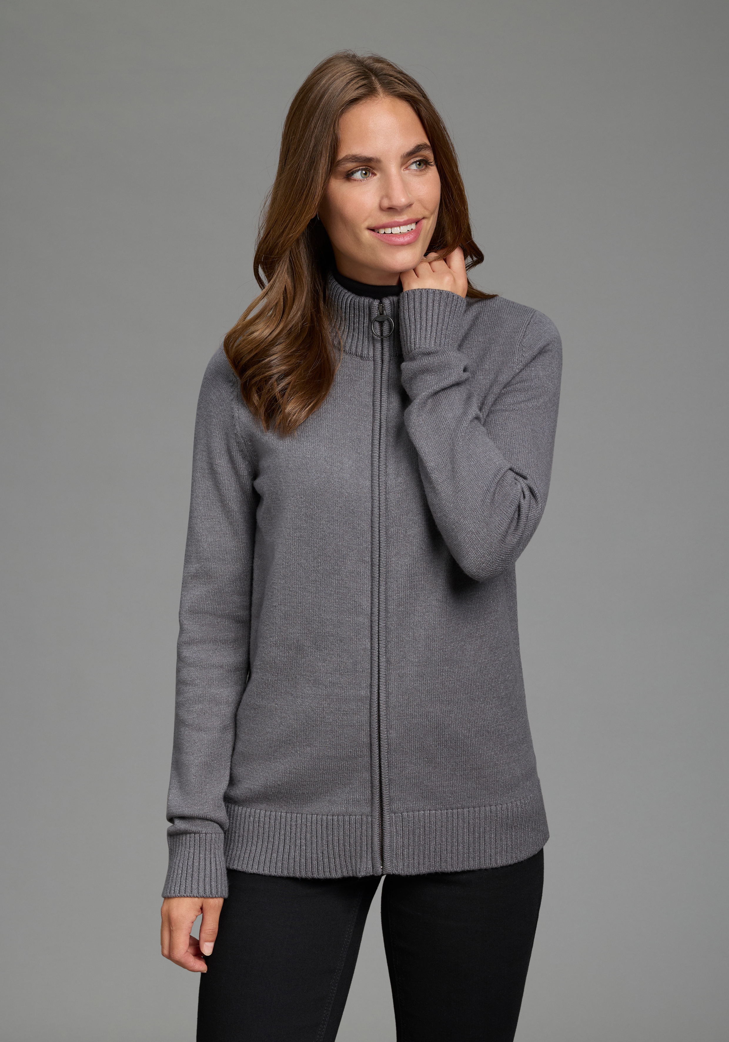 Flashlights Strickjacke "mit Reißverschluss, figurumspielende Passform" aus weicher Viskosemischung, mit Stehkragen