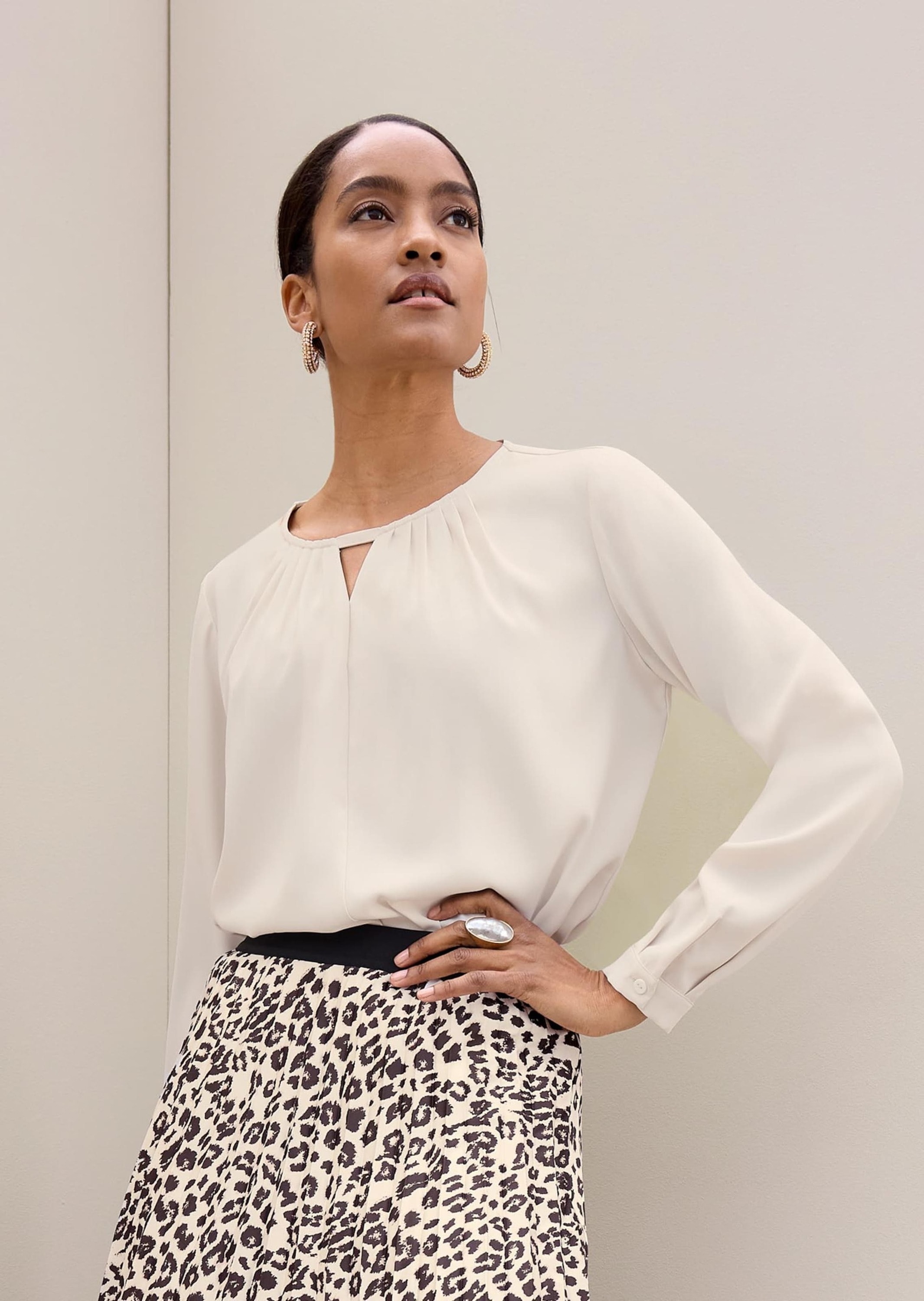 MADELEINE Schlupfbluse »Bluse Schlupfbluse mit Cut-out und Rundhals«
