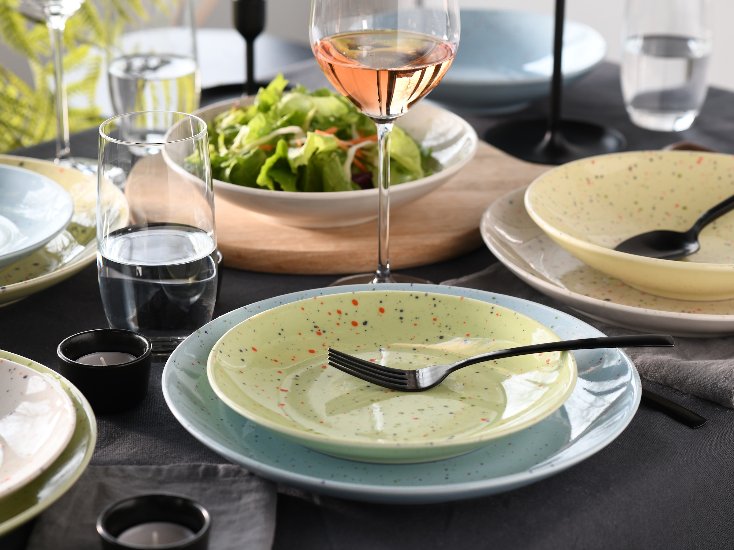 CreaTable Teller-Set »Confetti, Tellerset 12-tlg.«, (Set, 12 tlg.), Unregelmäßige bunte Punkte, Gute Laune Geschirr, Frisch, Freundlich
