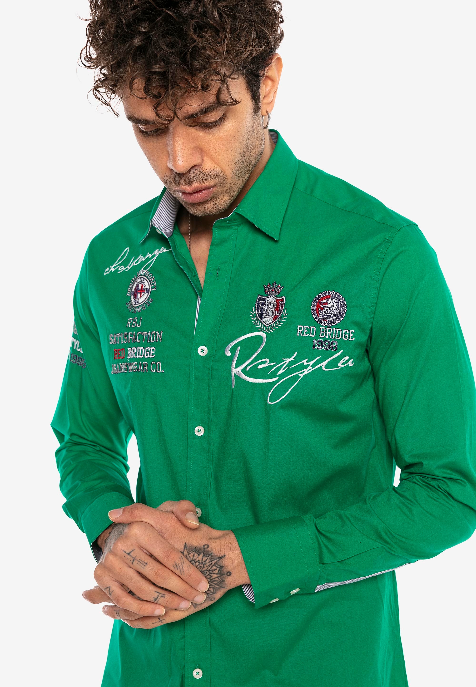 BAUR RedBridge | Stickerei ▷ im für City«, Slim »Jersey Fit-Schnitt mit Langarmhemd