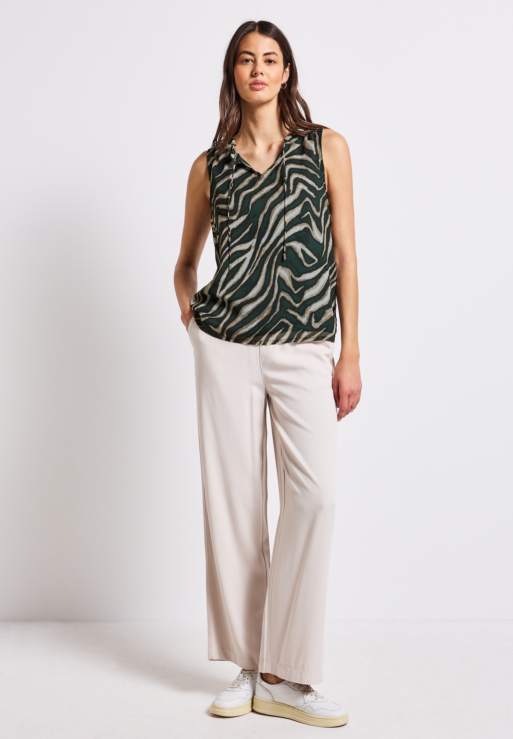 Thumbnail - STREET ONE Blusentop, mit geschlitztem Rundhalsausschnitt mit Bändchen