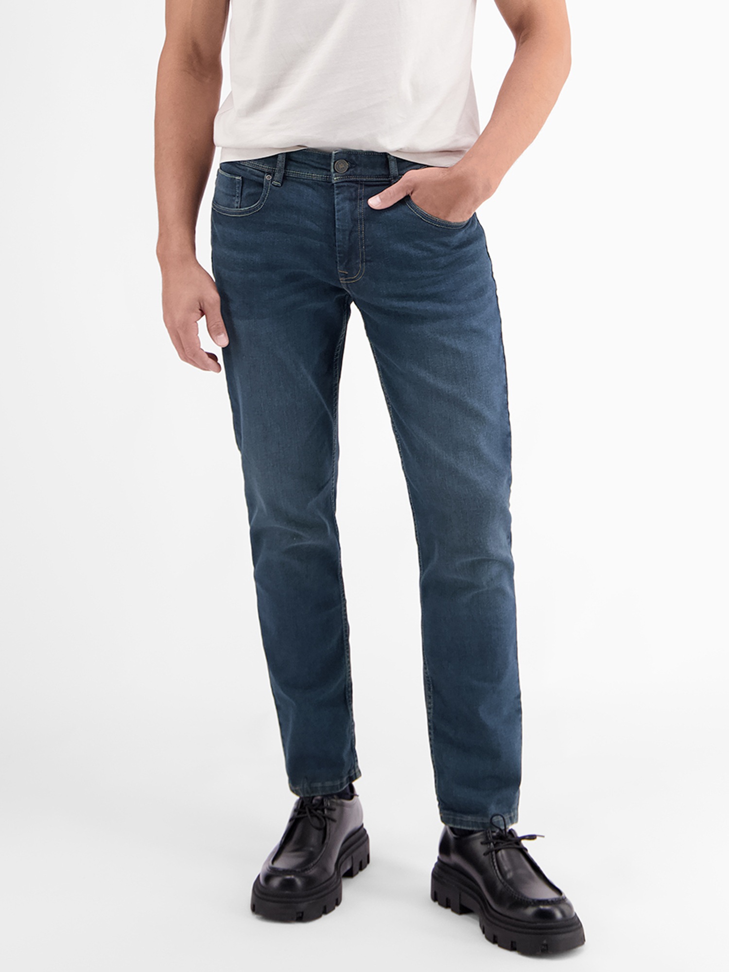 Relax-fit-Jeans LERROS "Baxter Relaxed Fit Jeans – Bequemer Stretch 5‑Pocket Denim", Herren, Gr. 38, Länge 32, blau (classic navy), 99% Baumwolle, 1% Elasthan, Jeans, Bequeme Stretch-Jeans - pflegeleicht, ideal für Alltag & Freizeit 2