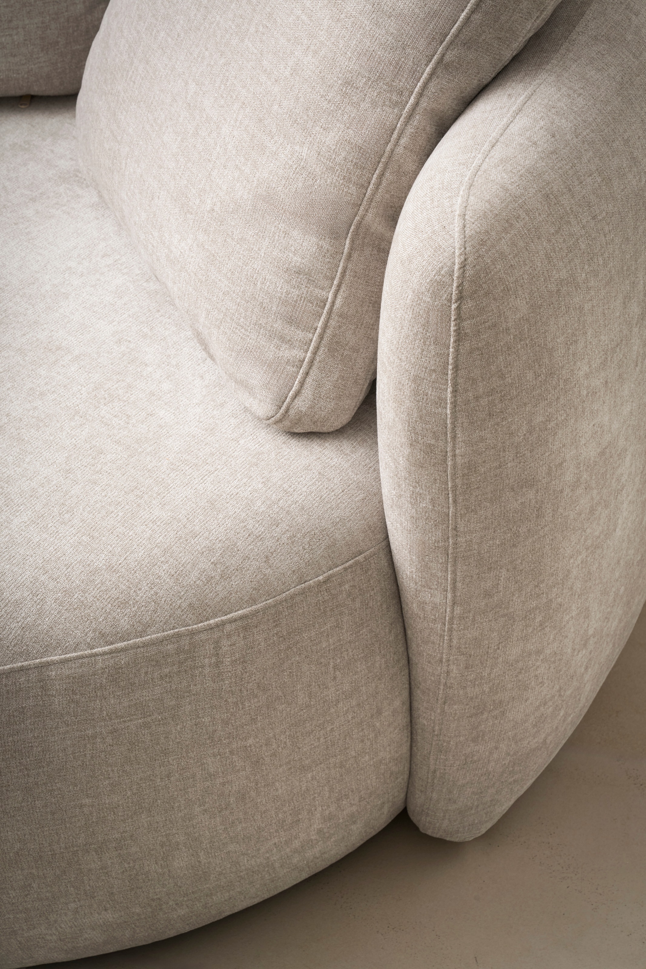 OTTO products Sessel »Kaarl, moderner Rundsessel, Loungesessel, Loveseat« Webstoff, in fünf Farben, inkl. Rückenkissen, zeitloses Design