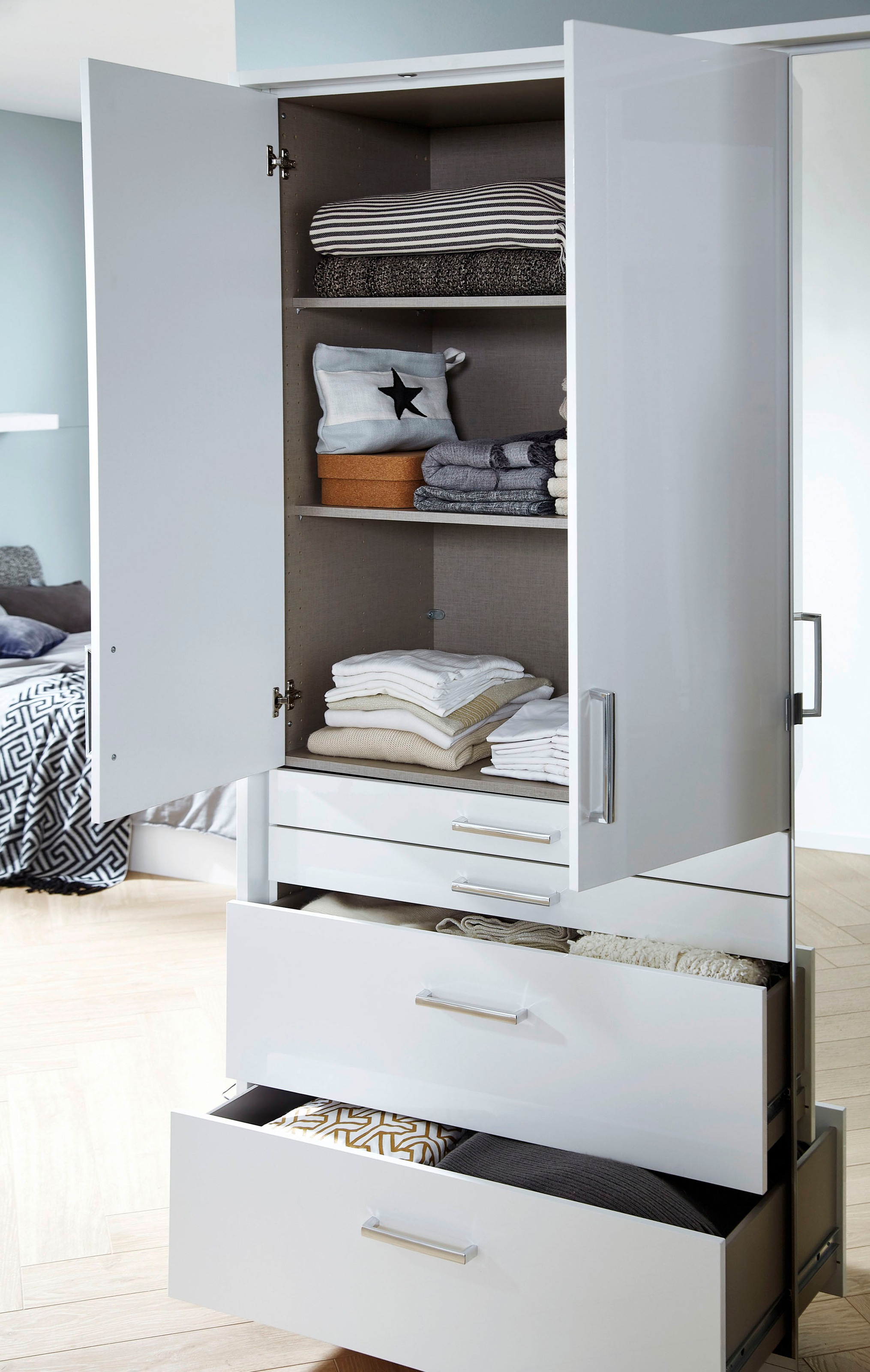 rauch Drehtürenschrank »Kleiderschrank Schrank Garderobe Garderobenschrank Topseller HOMBURG«, inkl. Passepartout, oberer Schubkasten mit Einteilung MADE IN GERMANY