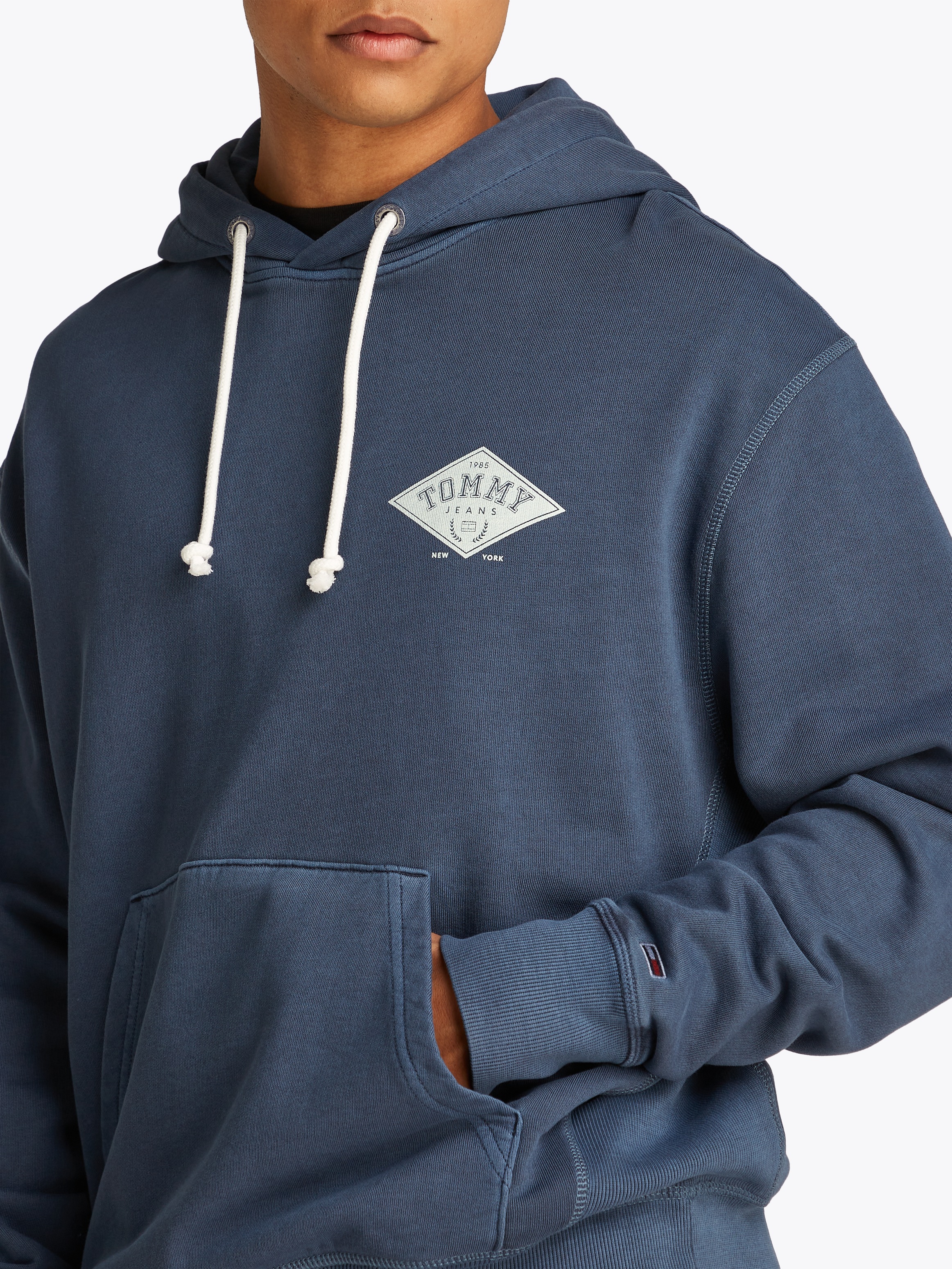 Tommy Jeans Kapuzensweatshirt "TJM RLX VARSITY GRAPHICS HOODIE", mit großem günstig online kaufen