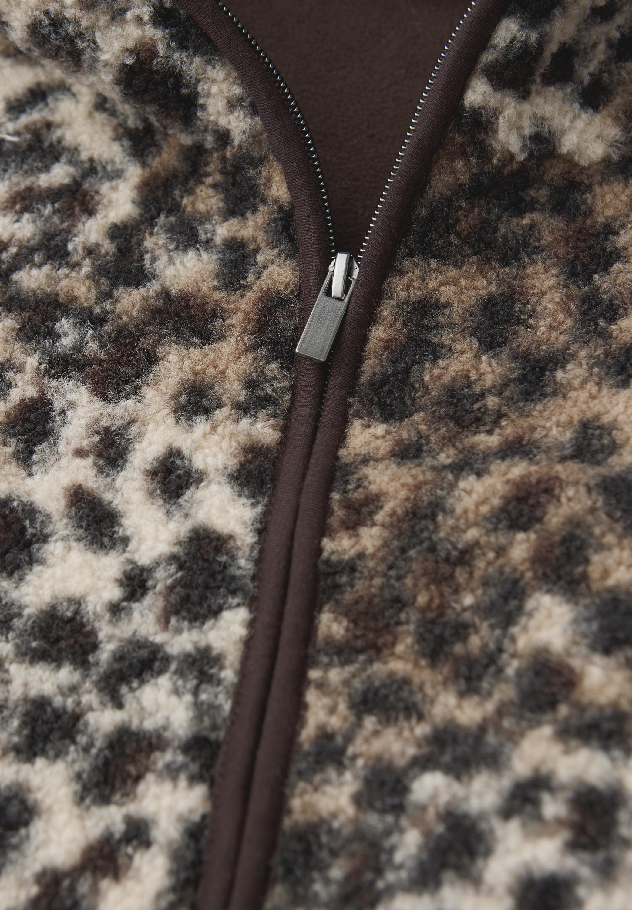 STREET ONE Kapuzenplüschjacke, mit Kapuze, mit Leo-Muster
