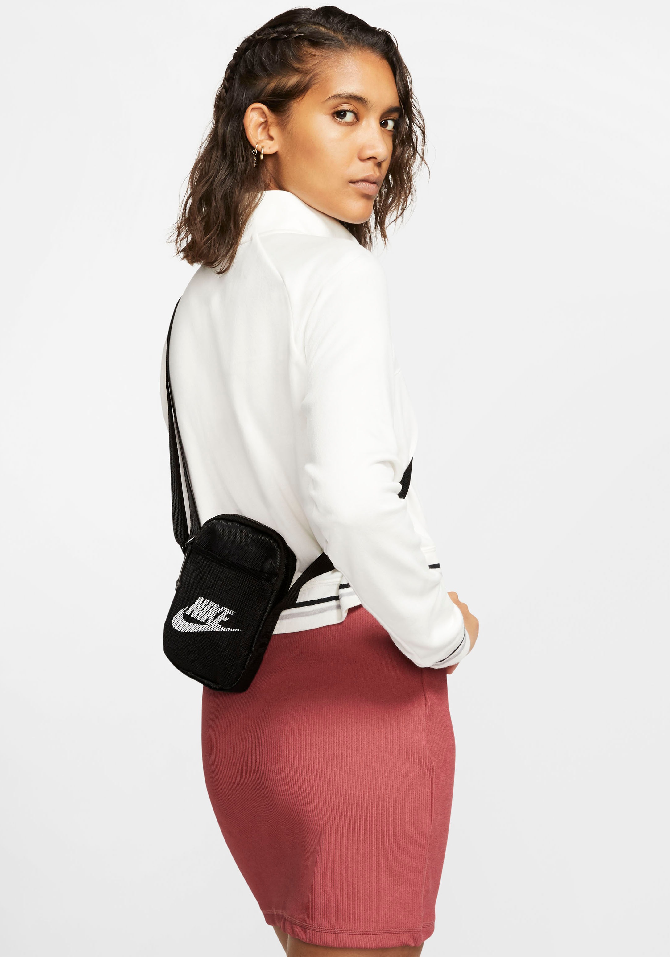 Nike Sportswear Umhängetasche "Heritage Small Item" aus Nylon und Polyester günstig online kaufen