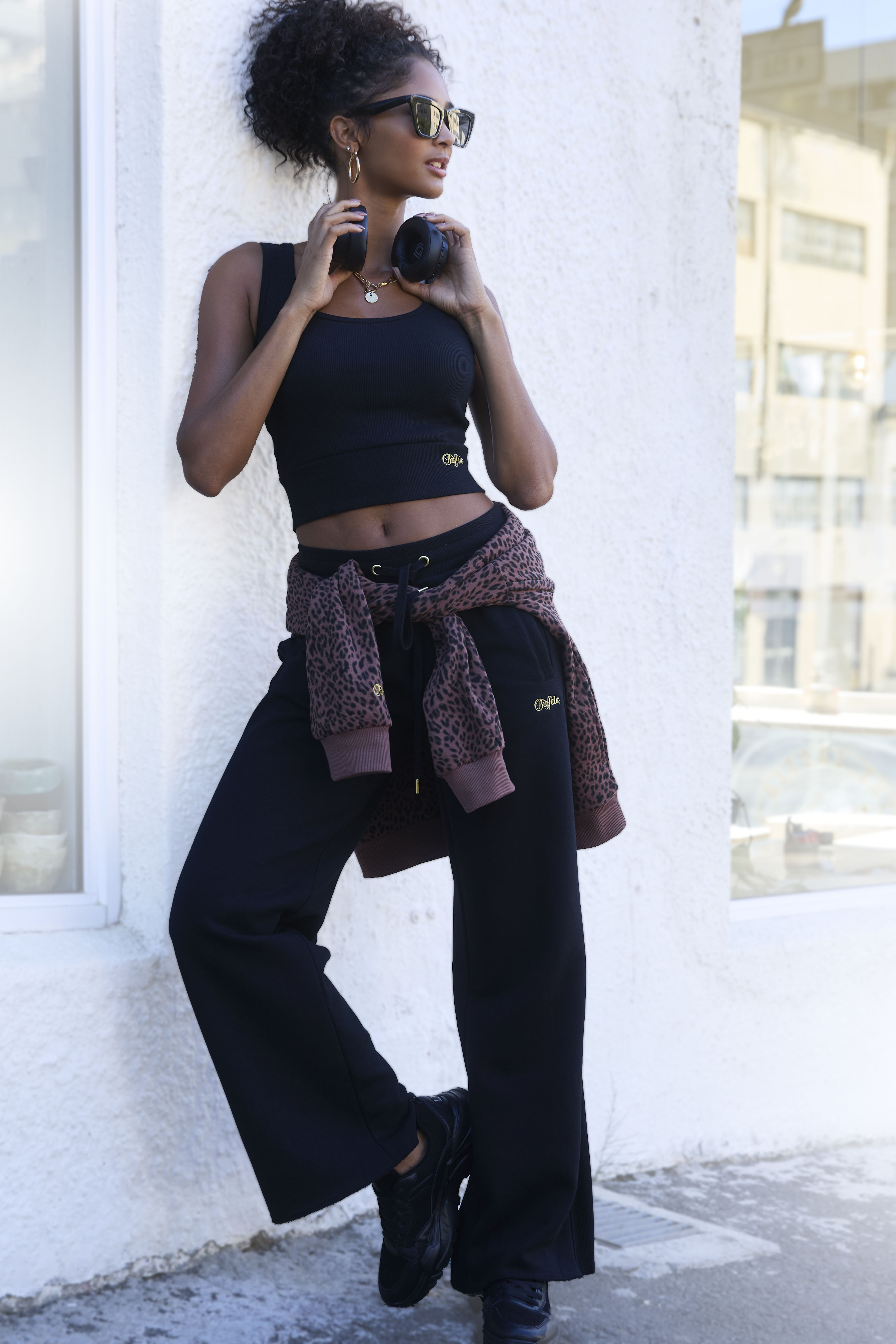 Thumbnail - Buffalo Sweathose mit aufwendiger Logostickerei