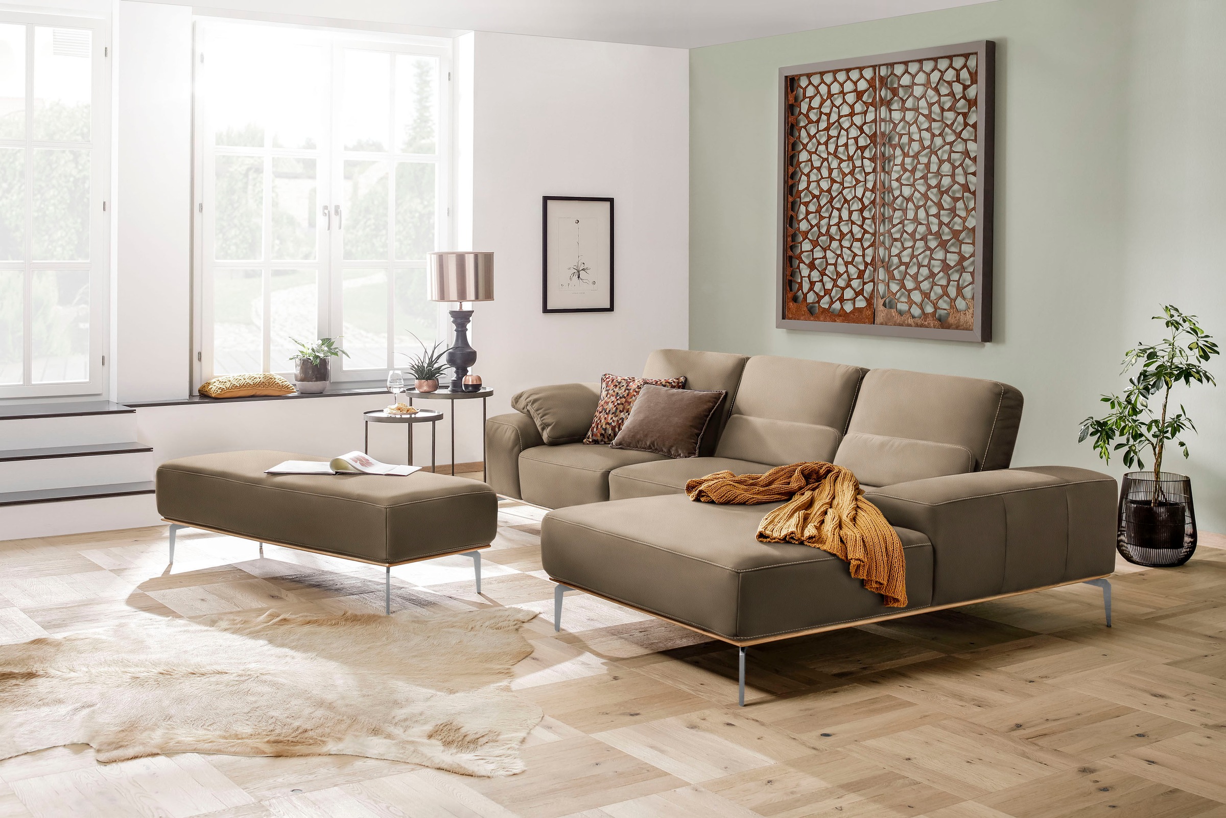W.SCHILLIG Ecksofa »run, Designsofa, bequem, L-Form«, mit elegantem Holzsockel, Füße in Chrom glänzend, Breite 299 cm