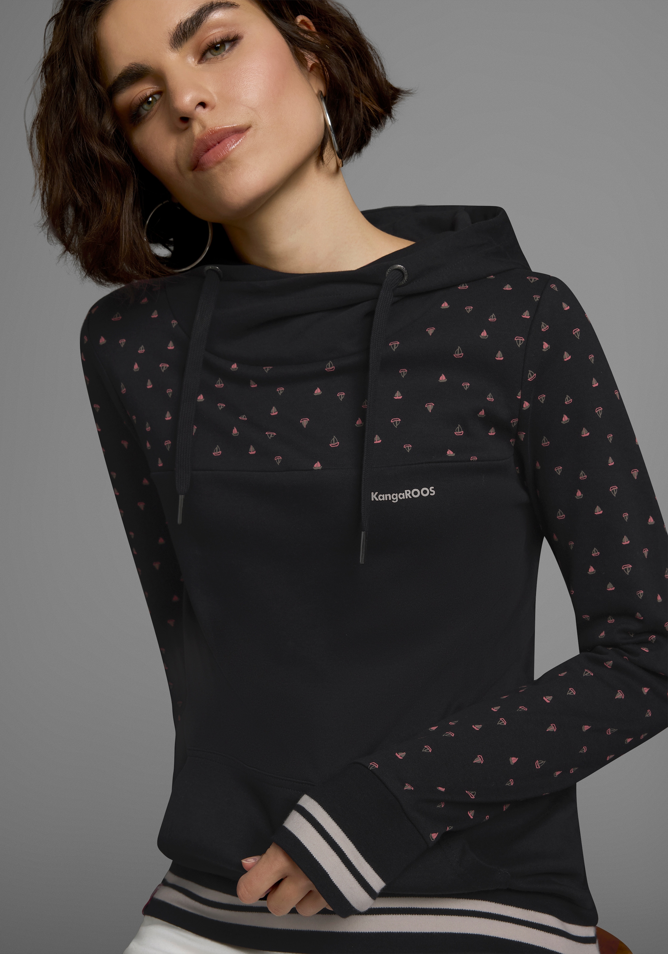 KangaROOS Hoodie, Langarm, figurbetonter Schnitt, aus Baumwolle, mit Kapuze
