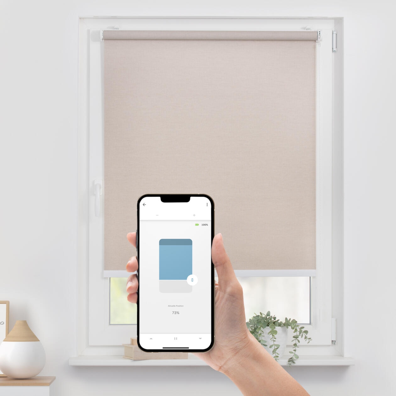 LICHTBLICK ORIGINAL Rollo »Klemmfix, ohne Bohren«, blickdicht, Blendschutz-Sichtschutz, mit Bohren/ohne Bohren, freihängend, Steuerbar mit Bluetooth-App, integrierter Elektromotor und Akku