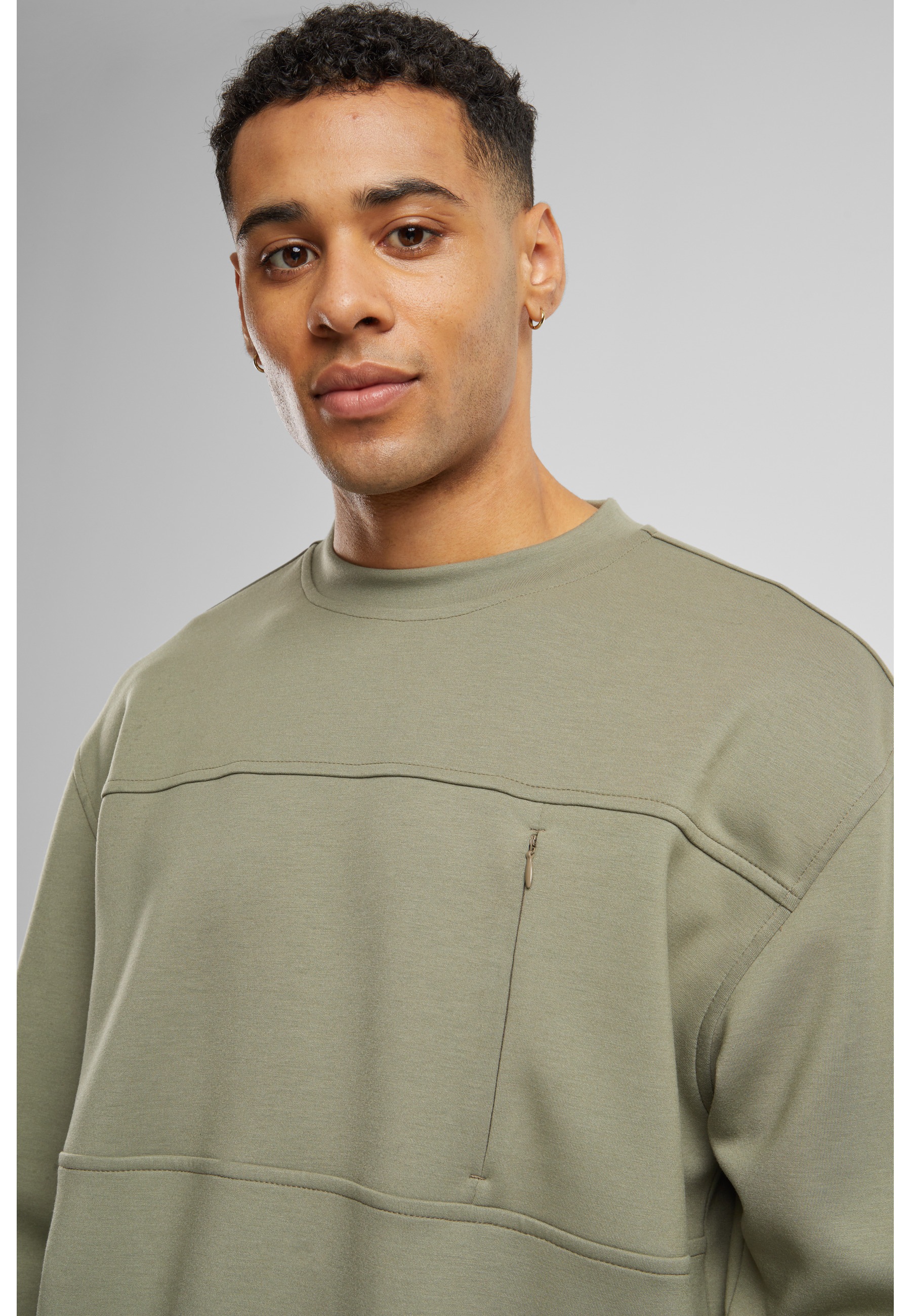 URBAN CLASSICS Sweater »Urban Classics Scuba Zip Pocket Crew«, 1 Stk.
