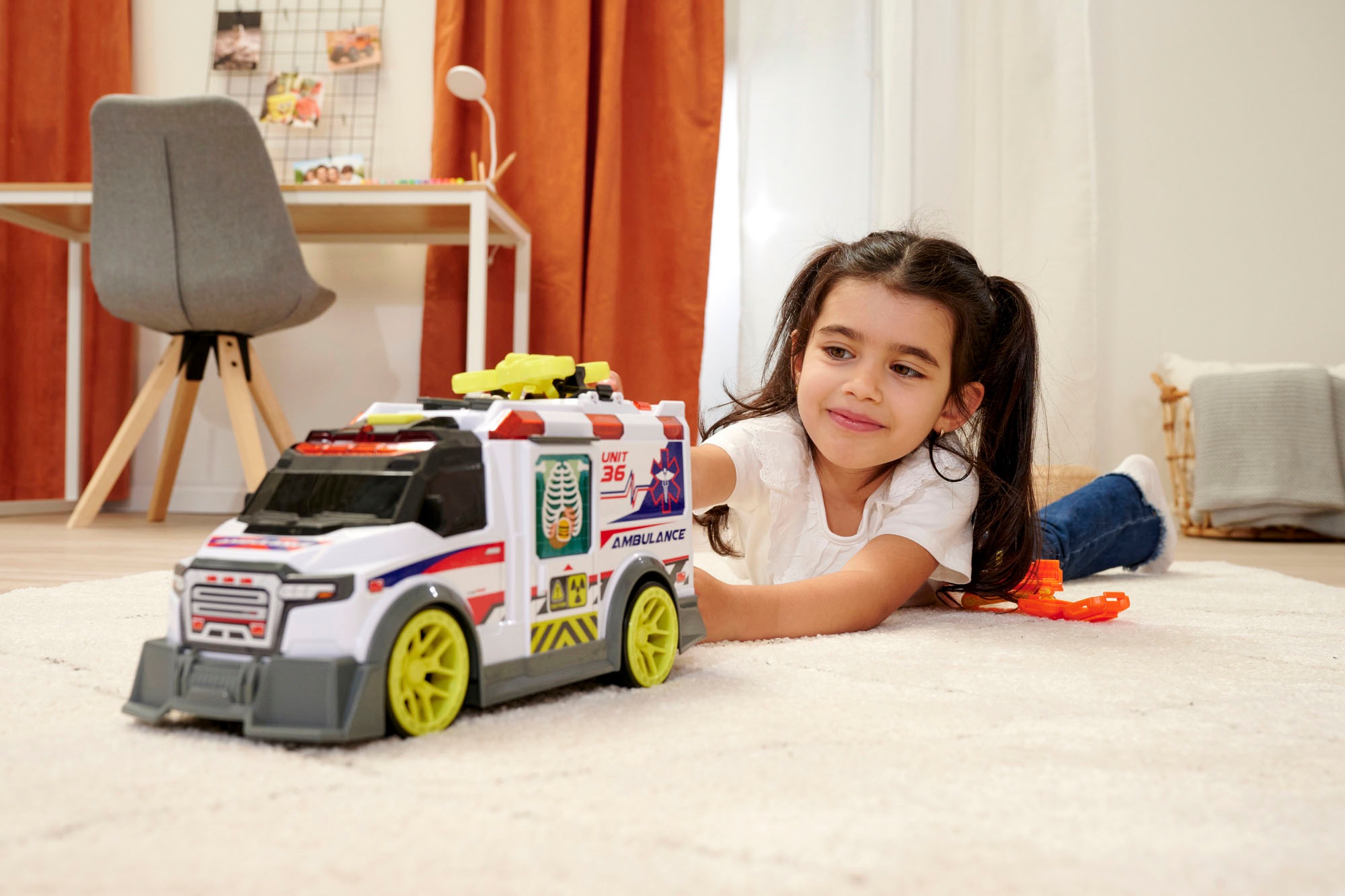 Dickie Toys Spielzeug-Krankenwagen »Ambulance«, mit Licht & Sound