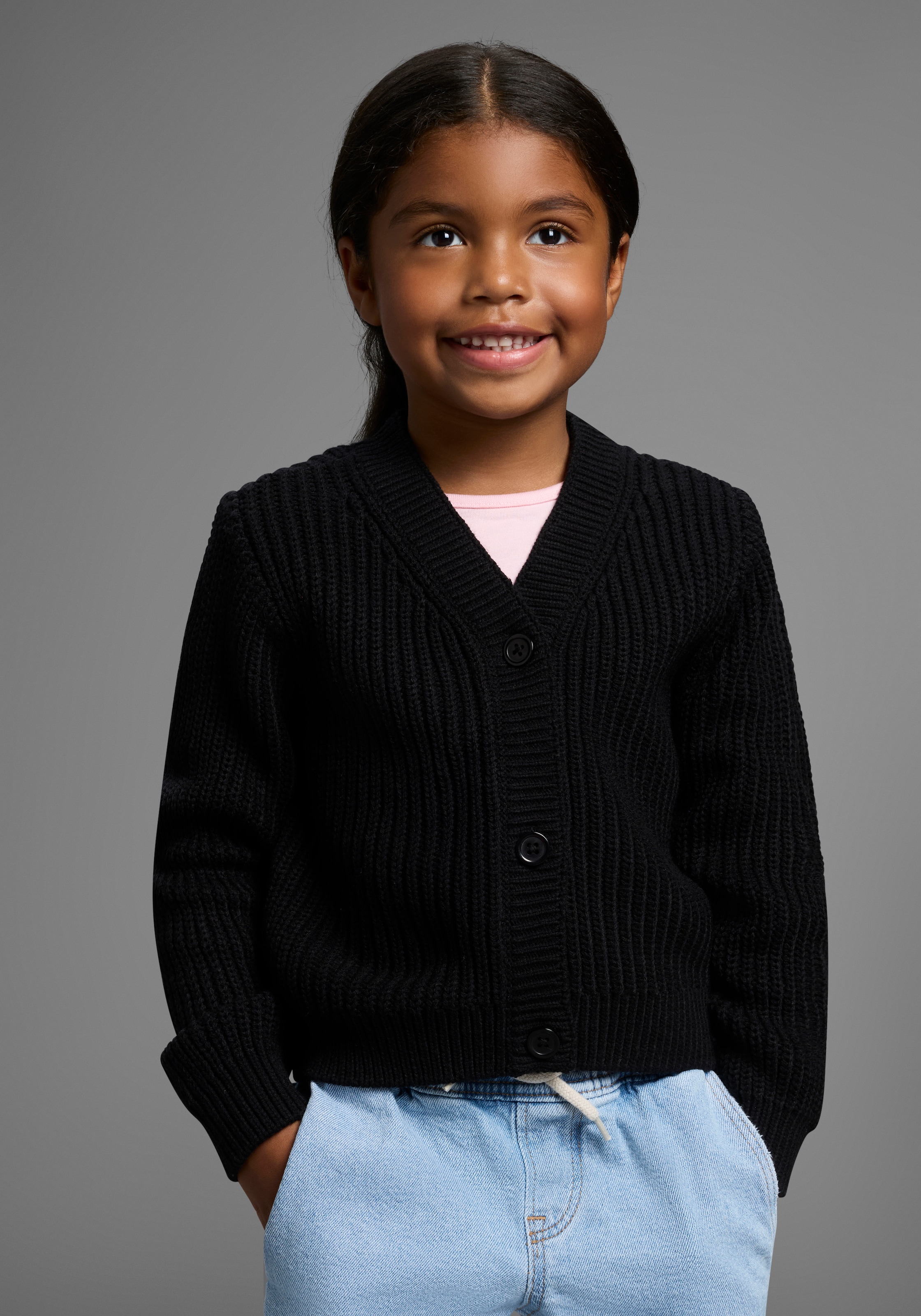 KIDSWORLD Strickjacke »Strickjacke Basic«, Strickjacke, toll zu allem zu kombinieren