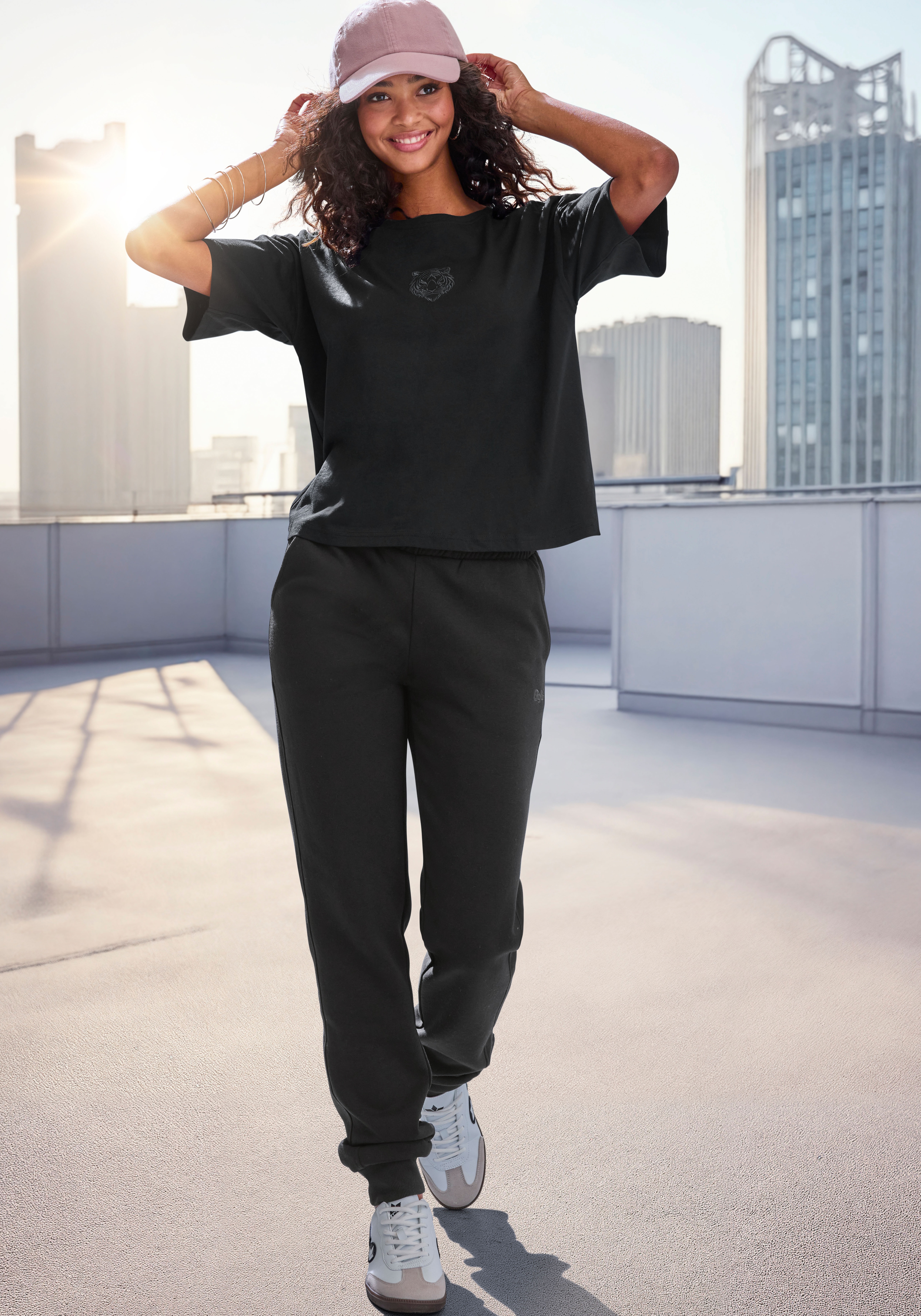 Thumbnail - Buffalo Sweathose mit seitlichen Taschen und Logostickerei