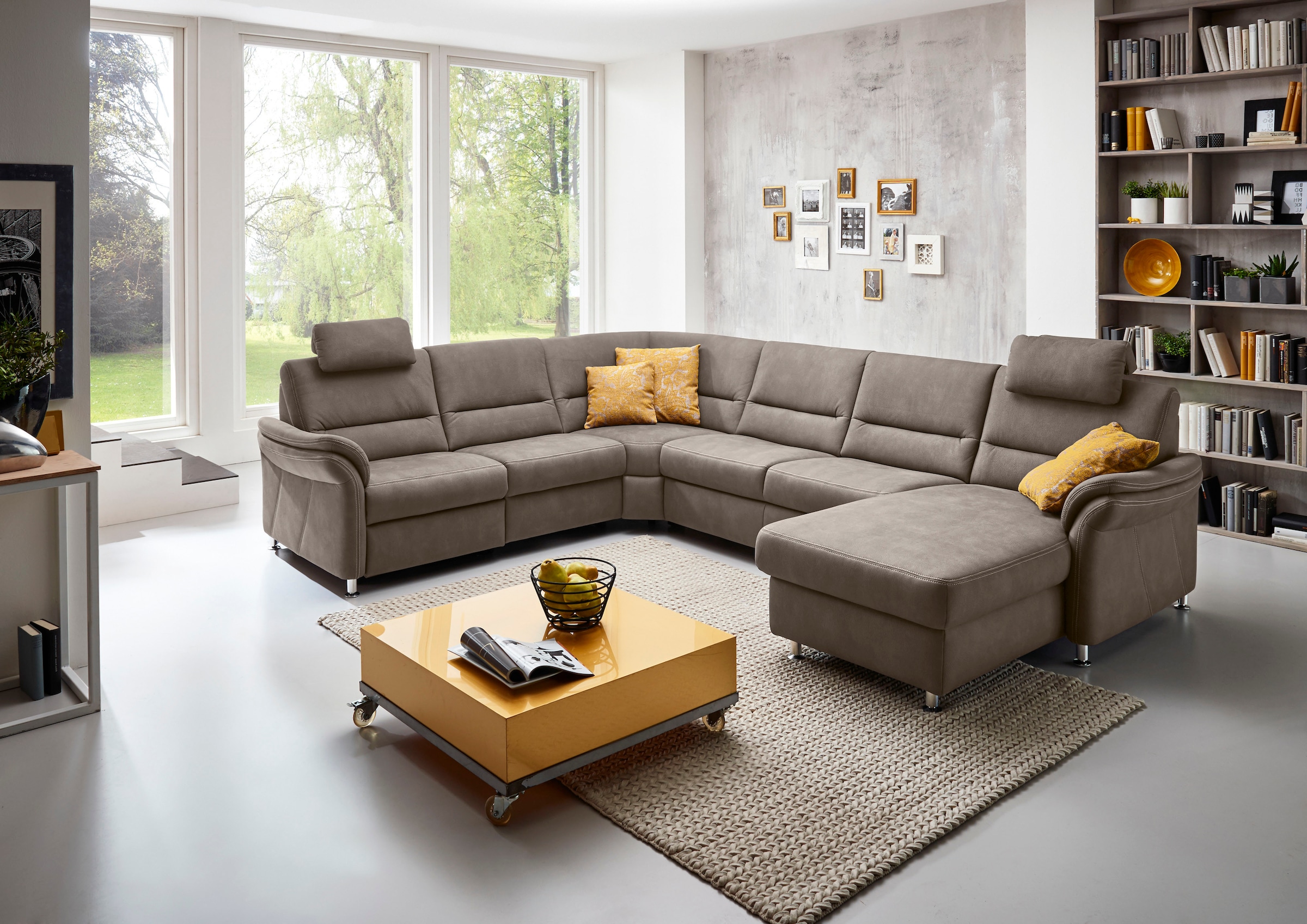 Die PlanBar Wohnlandschaft "ZE-EM16033 U-Form, Breite 330 cm" wahlweise mit Kopfstützen und Schlaffunktion