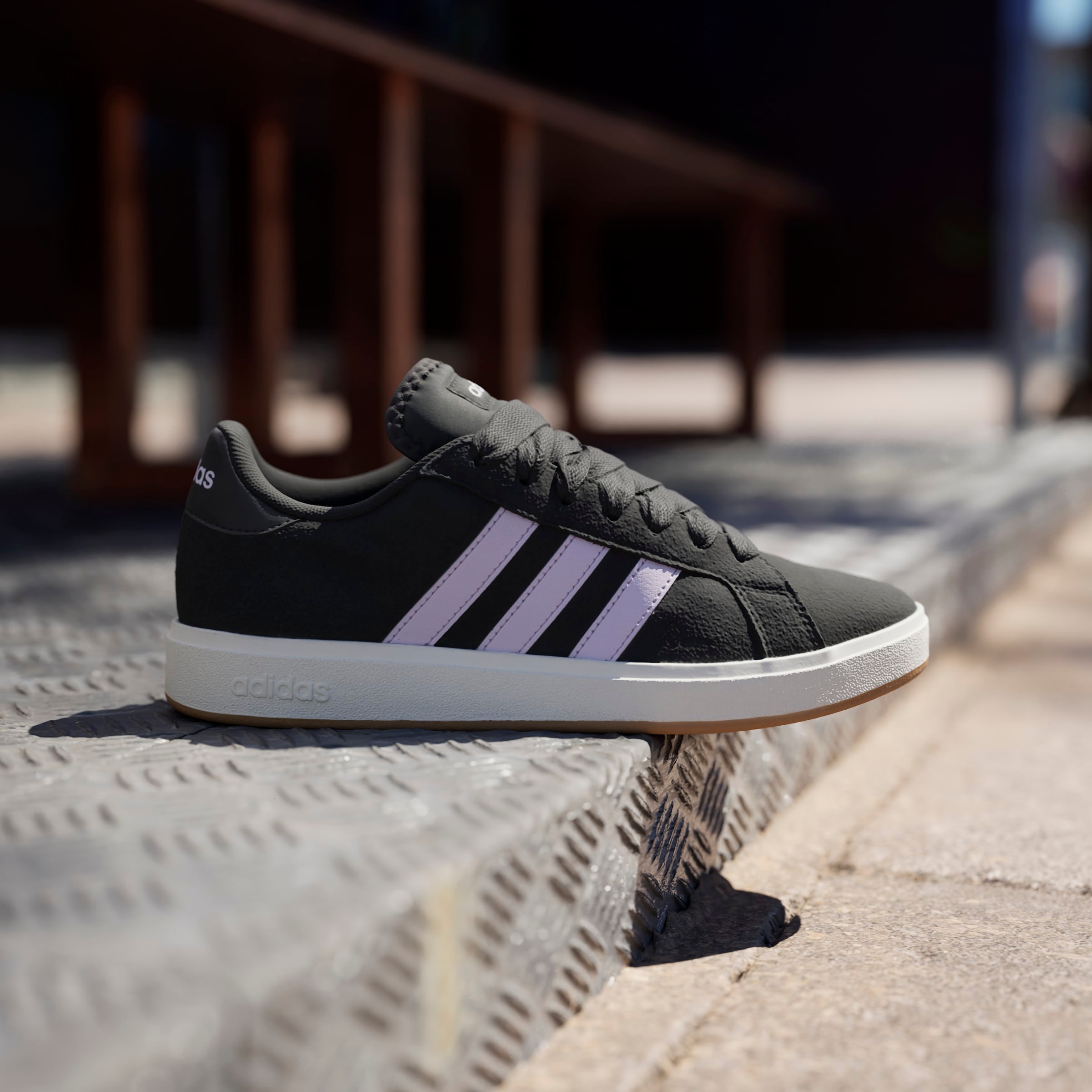adidas Sportswear Sneaker »GRAND COURT BASE 00S«  Design auf den Spuren des adidas Campus 00