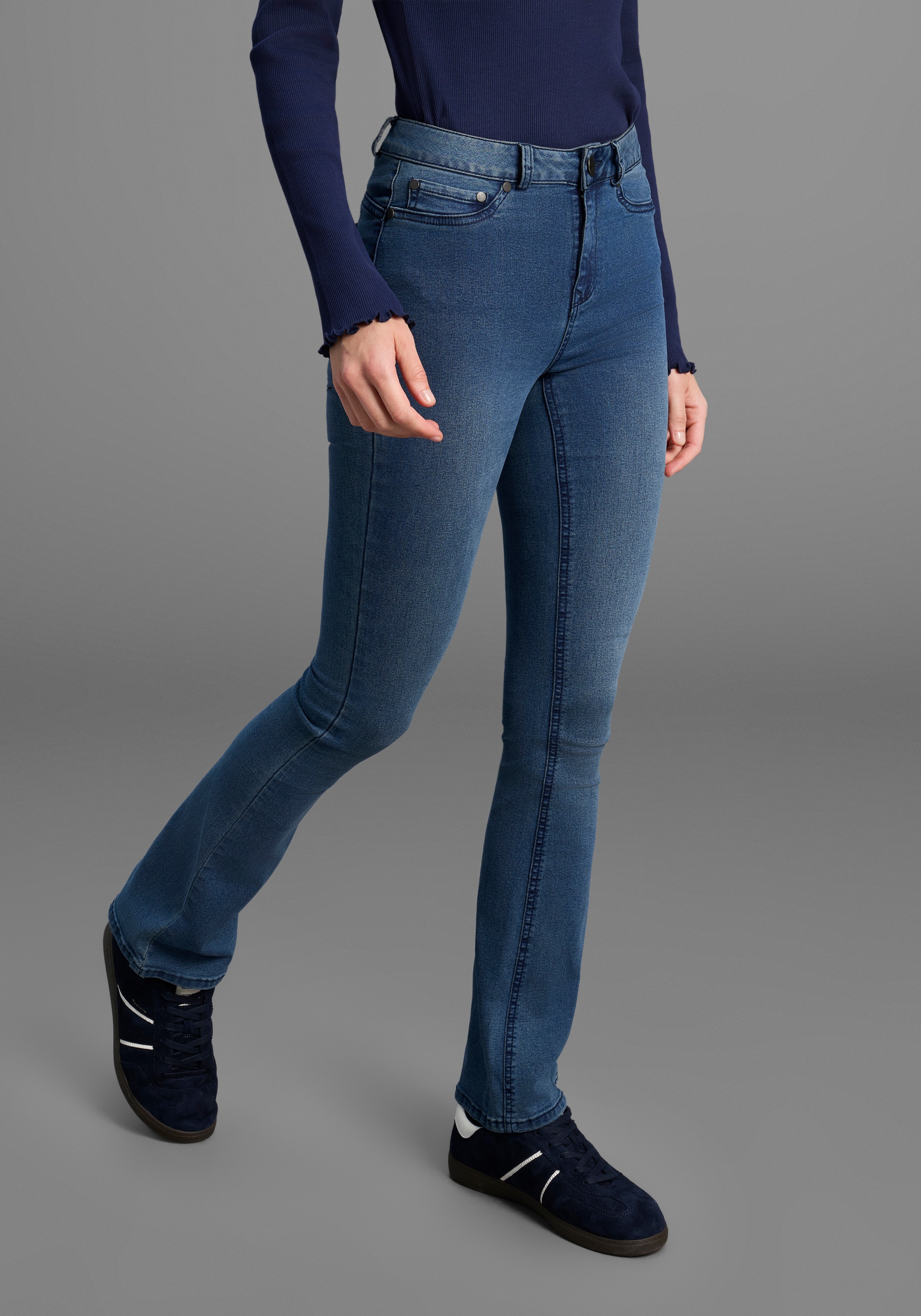 Bootcut-Jeans ARIZONA "Ultra Stretch", Damen, Gr. 23, K + L Gr, blau (dunkelblau us), Denim/Jeans, Obermaterial: 63% Baumwolle, 32% Polyester, 5% Elasthan, eng lang, Jeans, ausgestellte Beinform, Used-Waschung, hohe Leibhöhe, Topseller