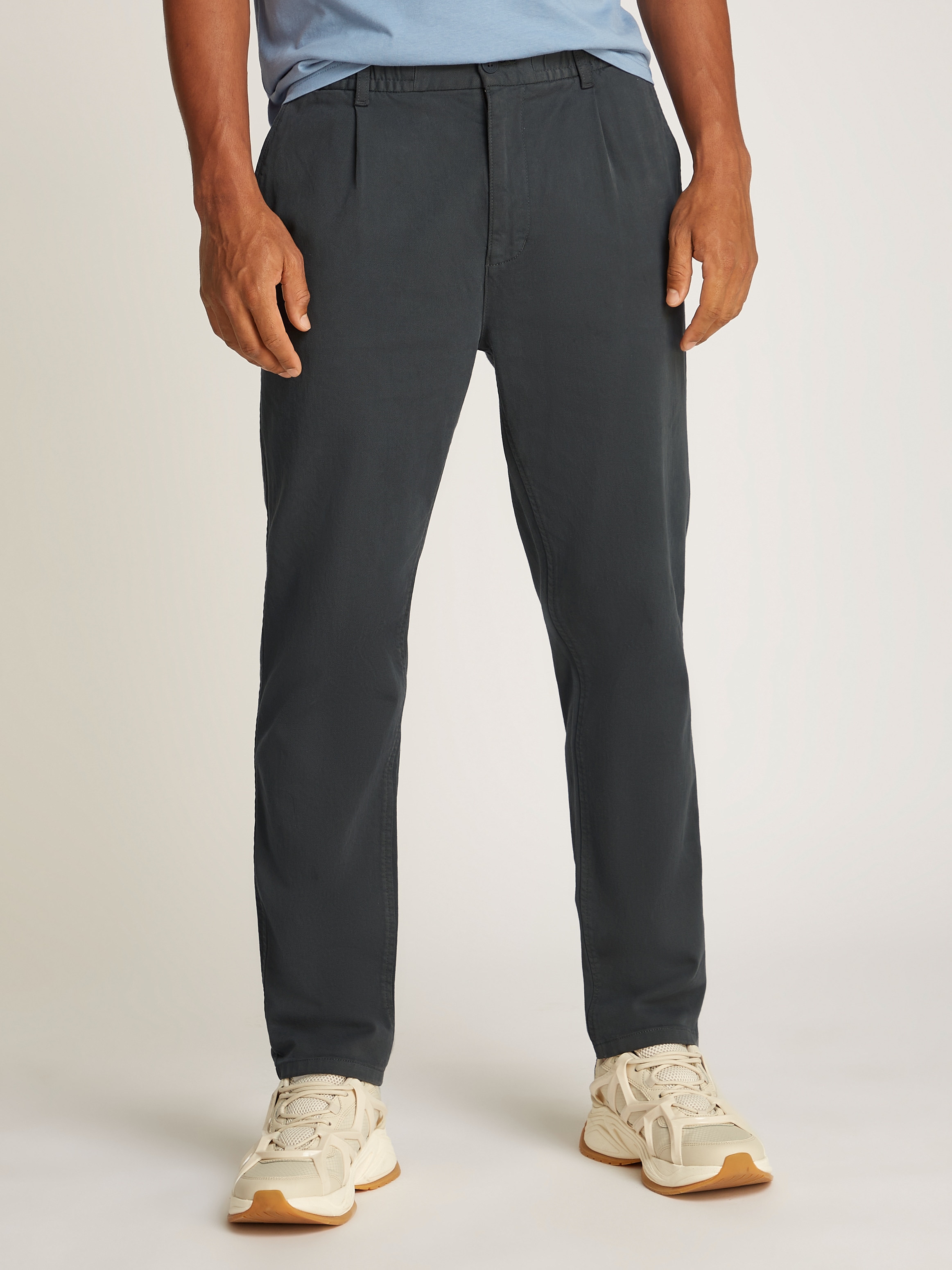 Tommy Jeans Chinohose "TJM CASUAL ELASTICATED PANT", mit Bundfalten günstig online kaufen