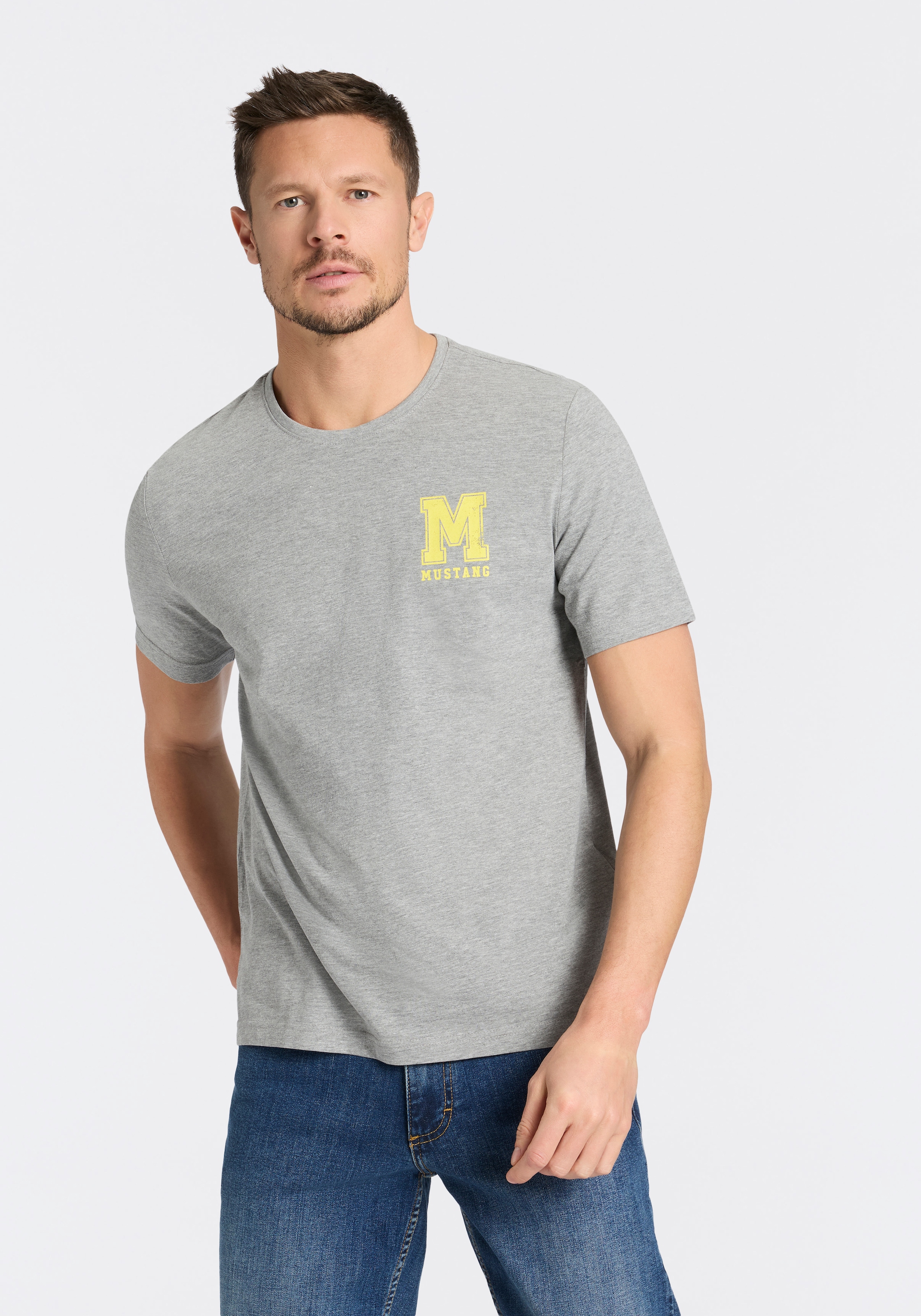 MUSTANG Rundhalsshirt "Alex Logo Brust" mit Logoprint günstig online kaufen