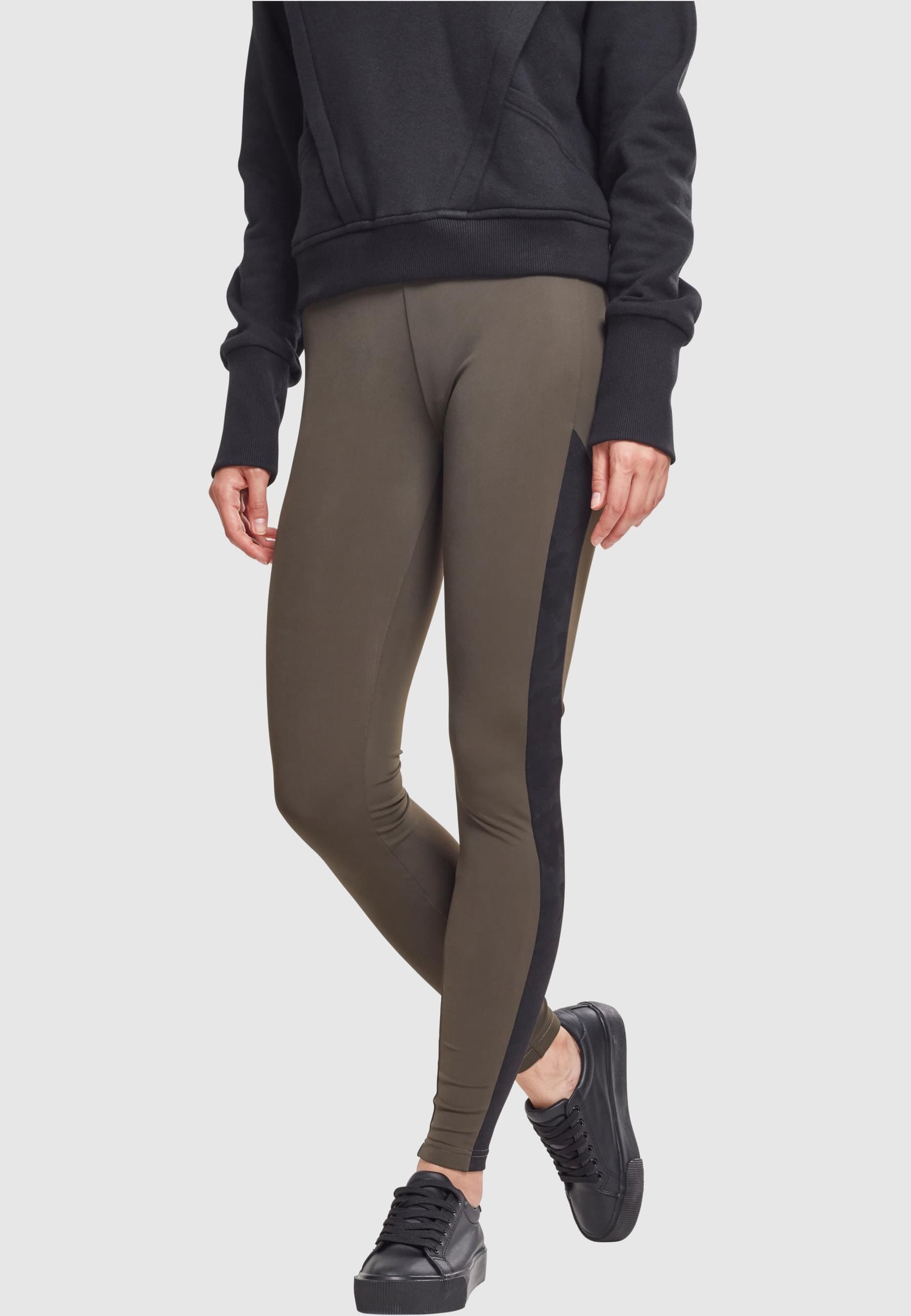 URBAN CLASSICS Leggings »Urban Classics Damen Ladies Jacquard Camo Striped Leggings«, (1 tlg.)