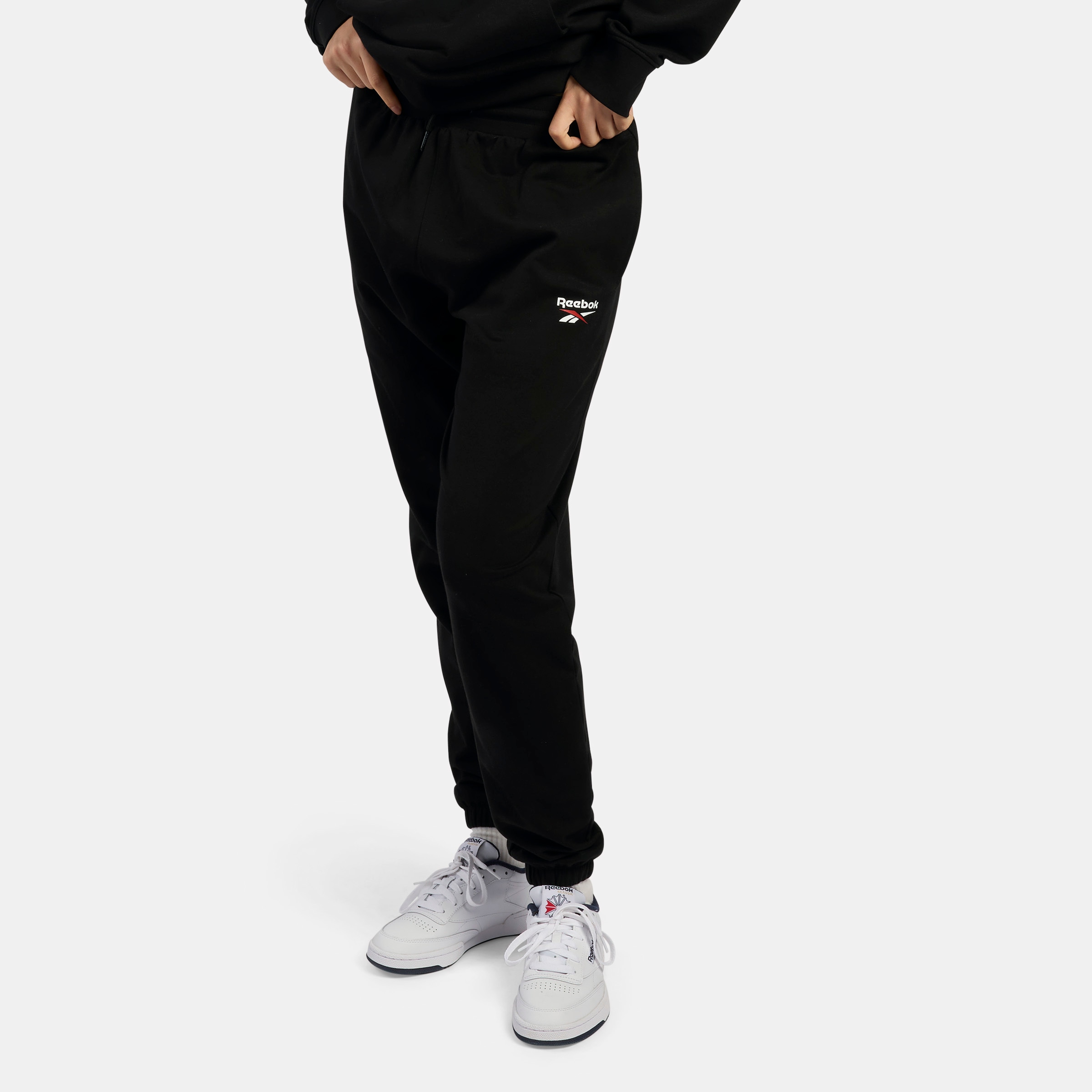 Reebok Jogginghose "ID SMALL LOGO FRENCH TERRY PANT" mit Kordelverschluss, aus Baumwolle