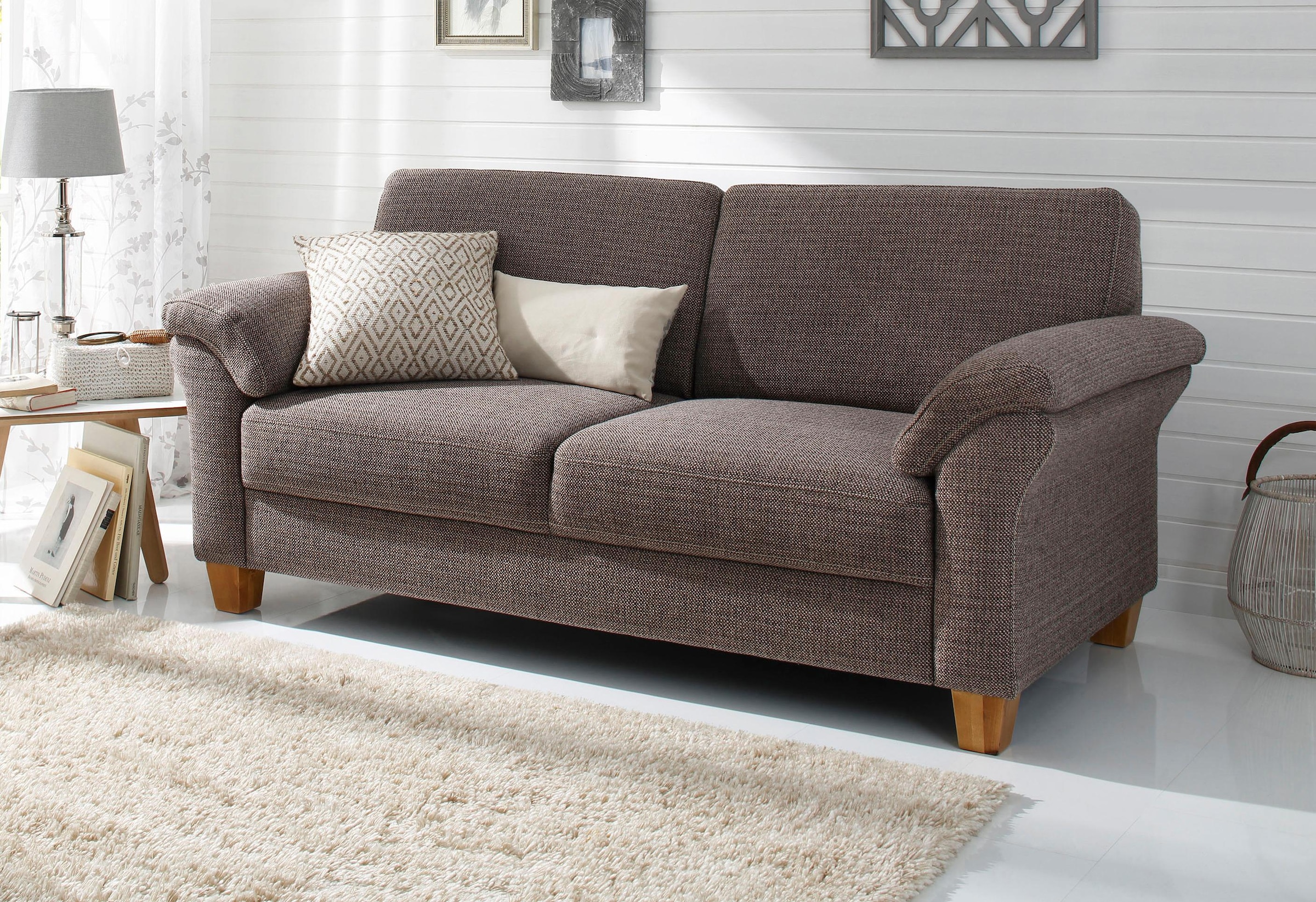 OTTO home 2-Sitzer "Borkum, B: 156 cm, Federkern-Polsterung, Landhausstil, Sitzhöhe 46 cm" Kopfstützen nachrüstbar, Wellenunterfederung, Massivholzfüße