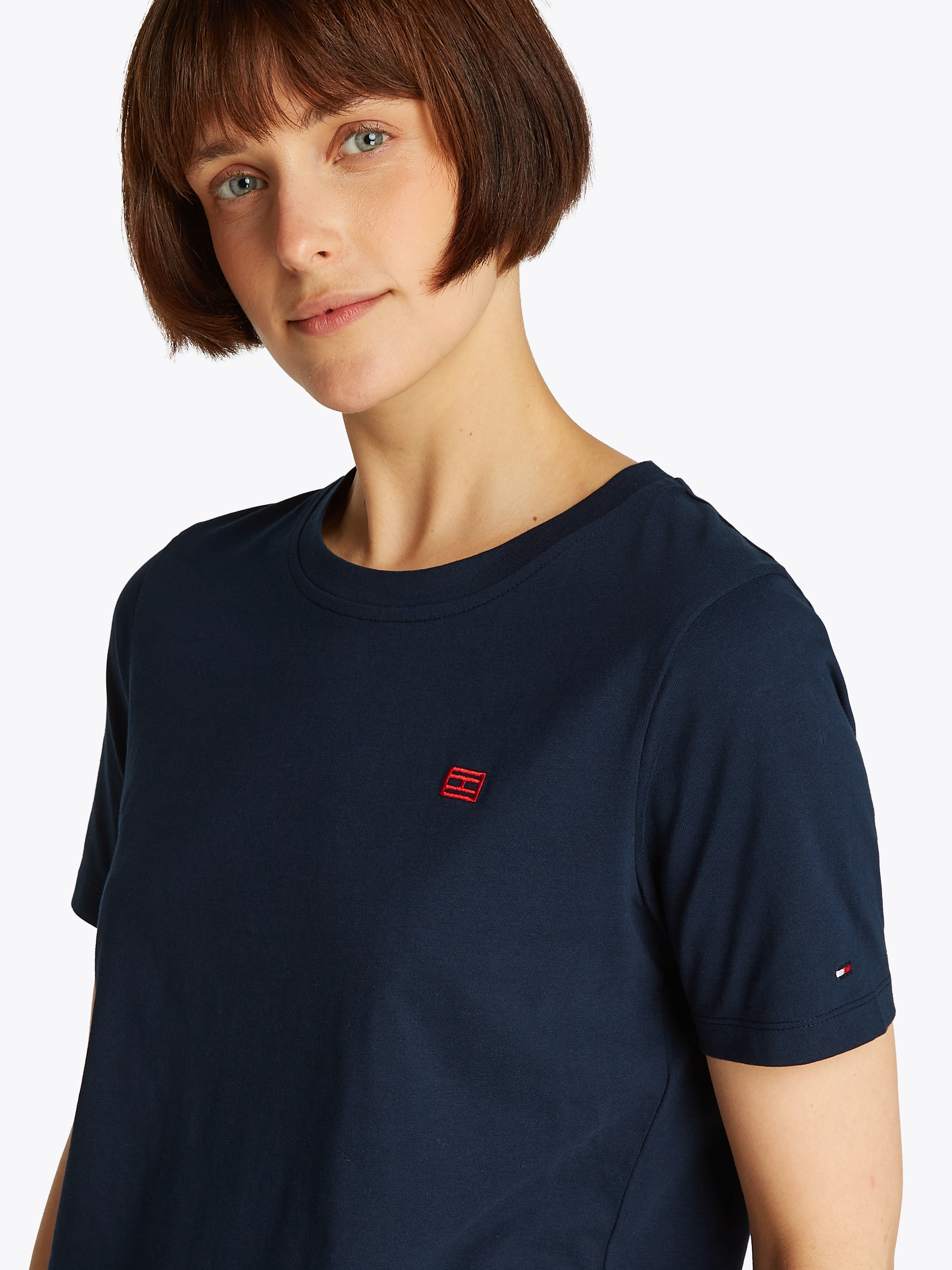 Tommy Hilfiger T-Shirt »REG CONTRAST FLAG SS TEE«, mit Logostickerei