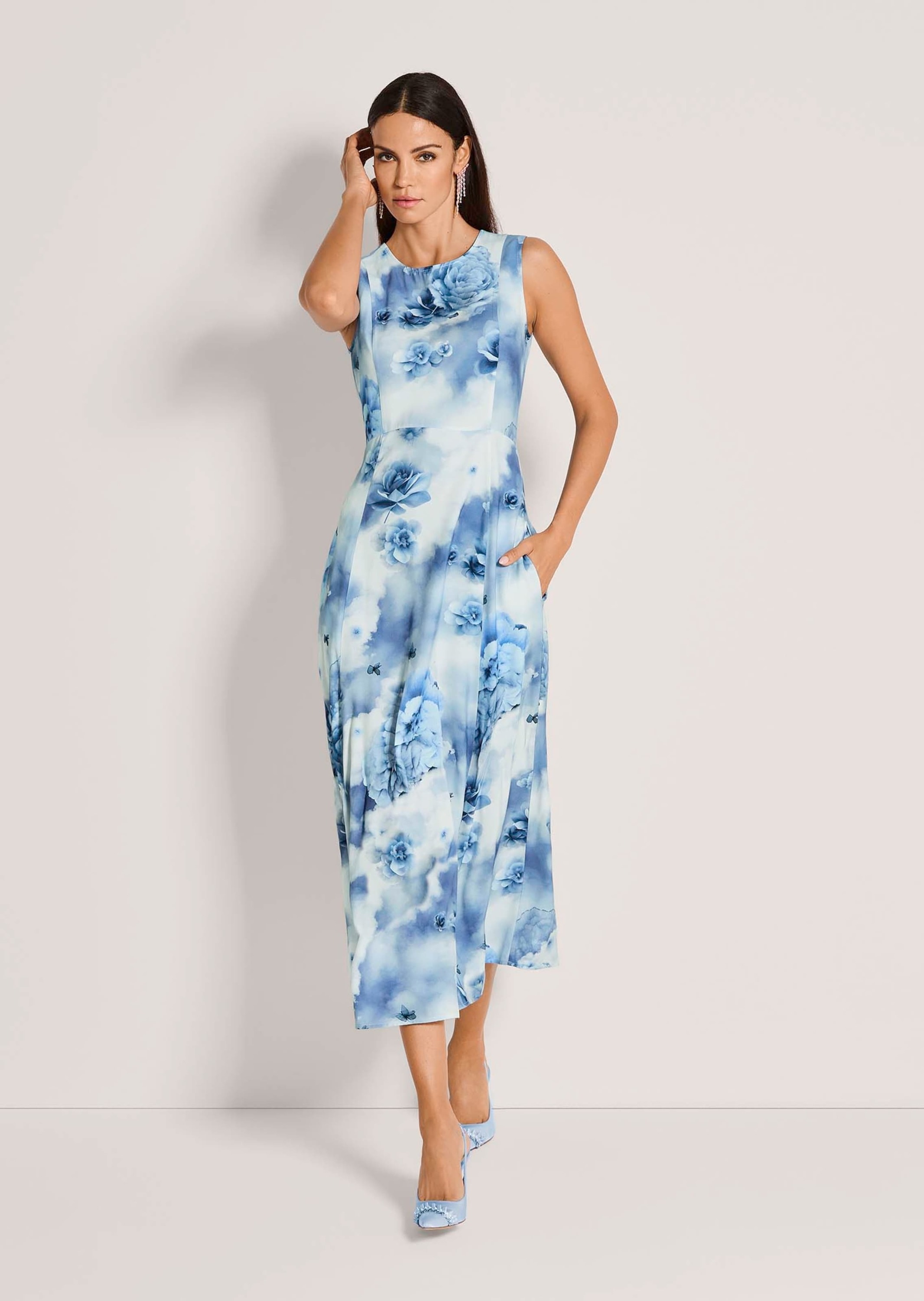 MADELEINE Midikleid »Viskosekleid Druckkleid mit floralem Print« Nahttasche Teilungsnähte