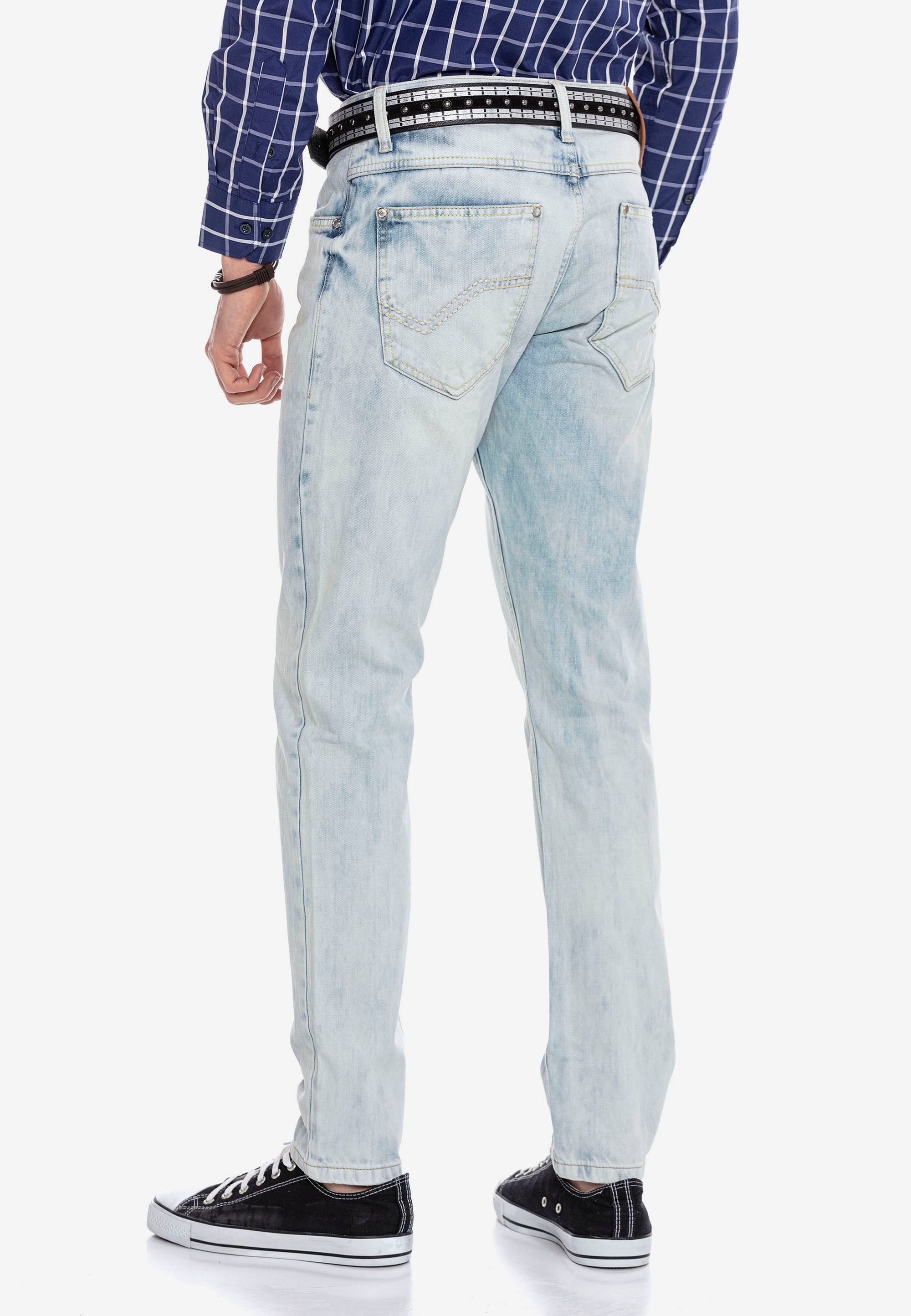 Cipo & Baxx Bequeme Jeans, mit schmalem Saum in Straight Fit
