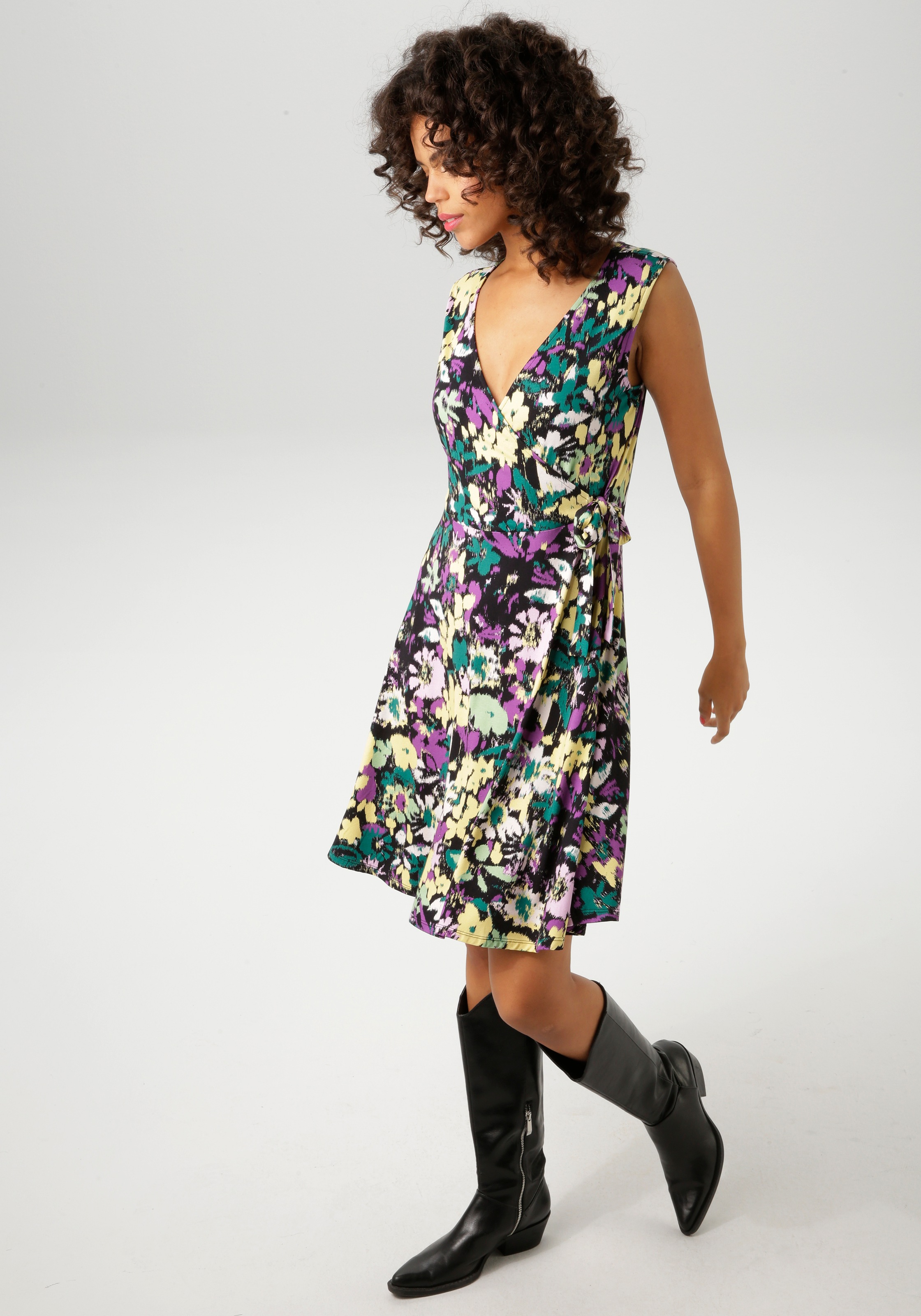 Aniston CASUAL Sommerkleid, mit malerischem Blumendruck - jedes Teil ein Unikat - NEUE KOLLEKTION