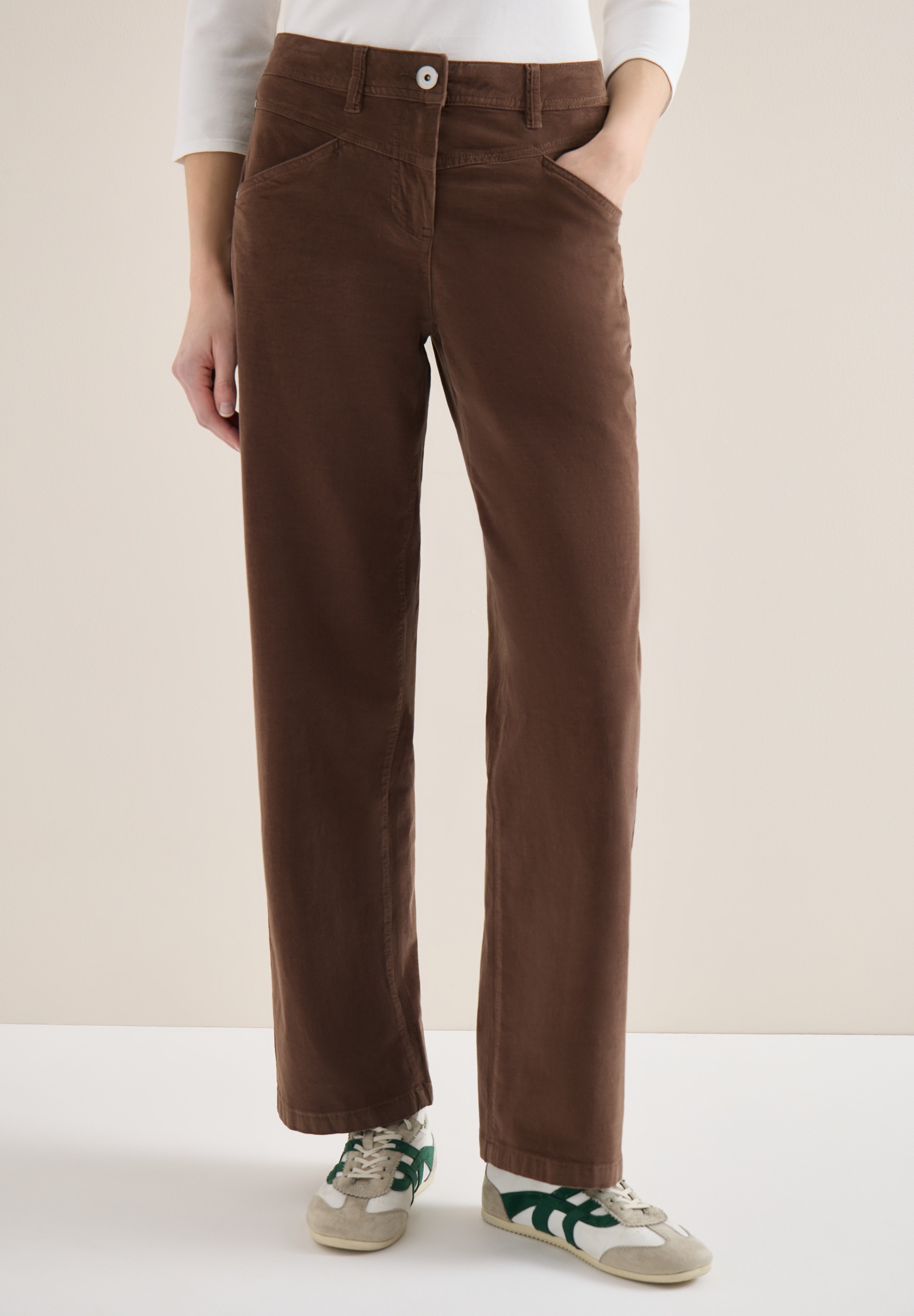 Cecil Cordhose in Cord-Optik