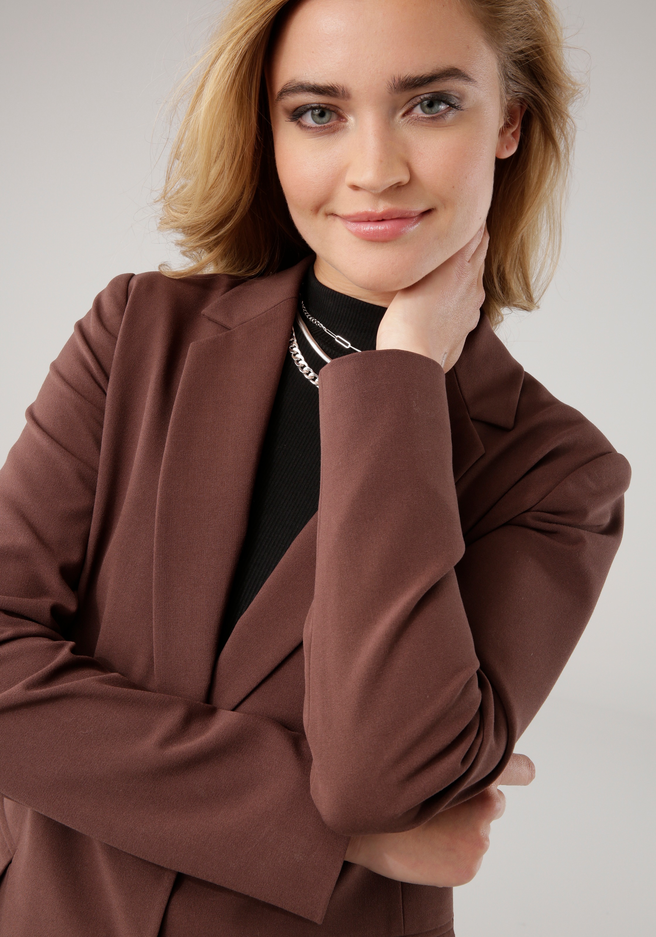 Tamaris Kurzblazer, in Trendfarbe