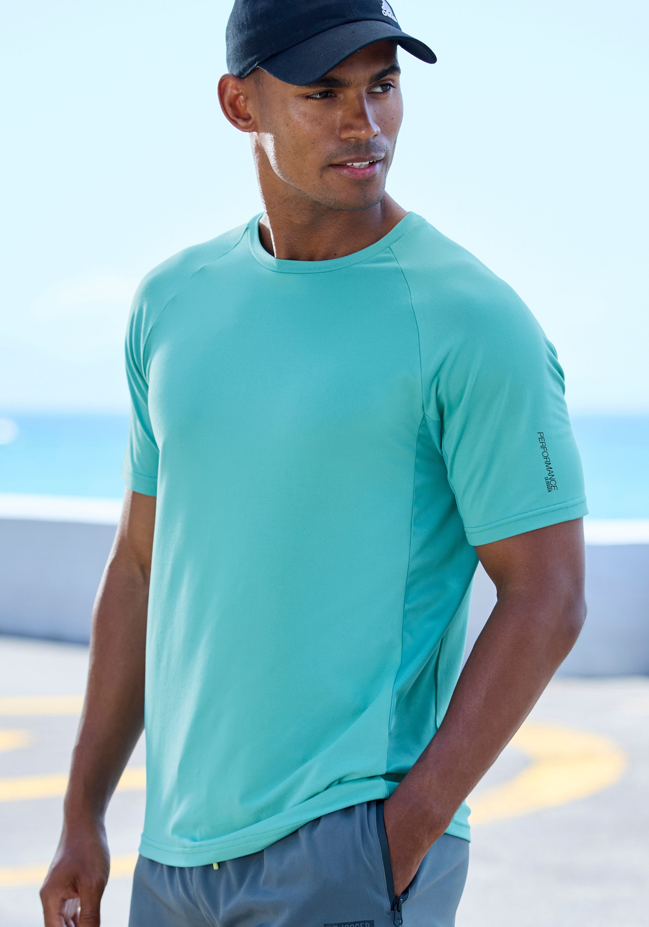 Le Jogger Performance Funktionsshirt mit Rundhalsausschnitt und seitlichen Mesh-Einsatz