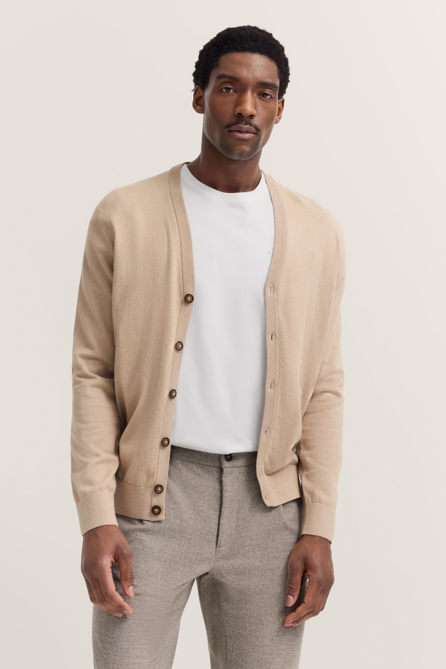 bugatti Cardigan "Modern Fit", mit V-Ausschnitt aus Baumwolle-Kaschmir günstig online kaufen