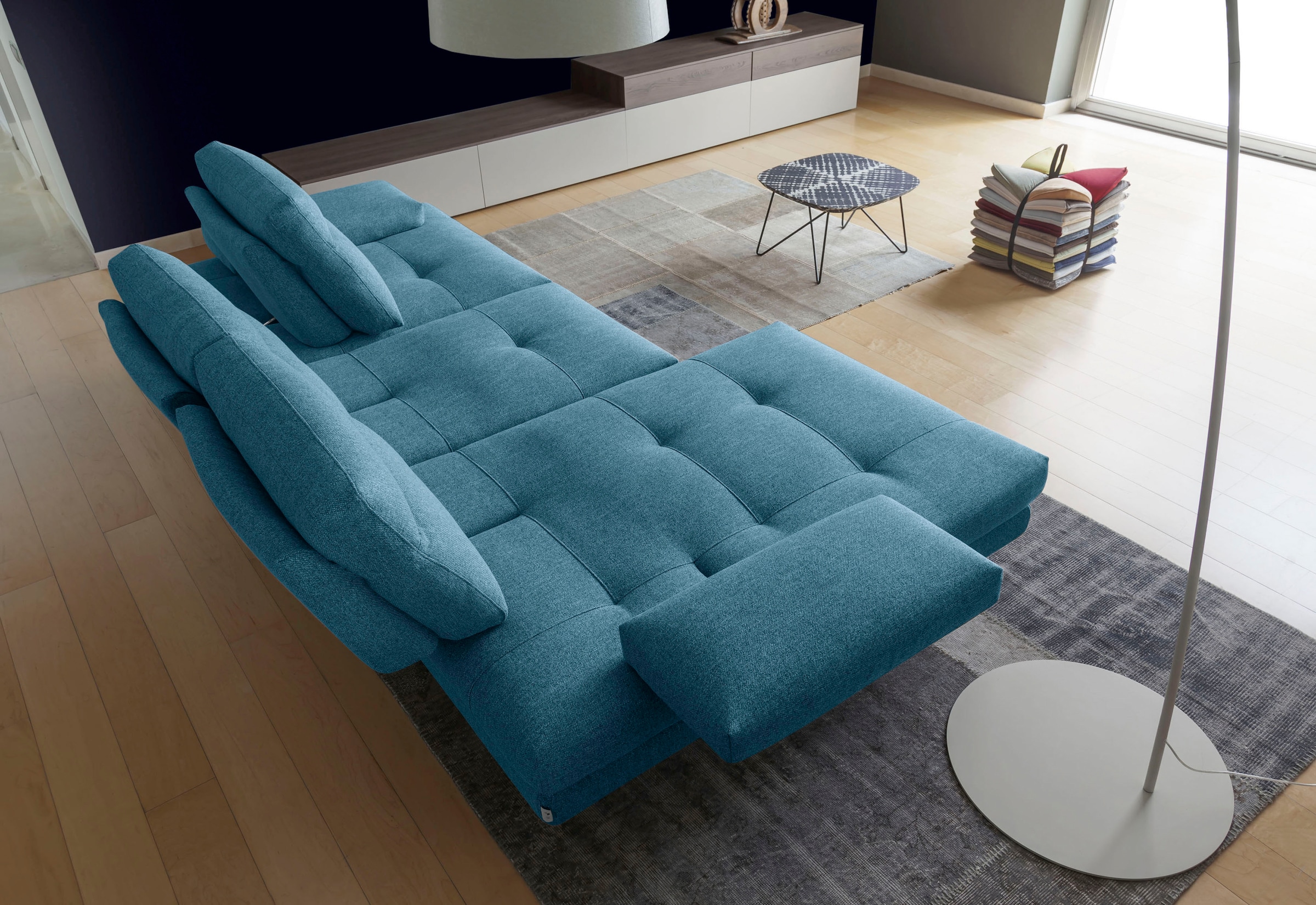 CALIA ITALIA Ecksofa »Toby Wing, L-Form, Multifunktionssofa, edel und bequem« inkl. Sitztiefenverstellung und Armlehnfunktion, Füße in schwarz matt