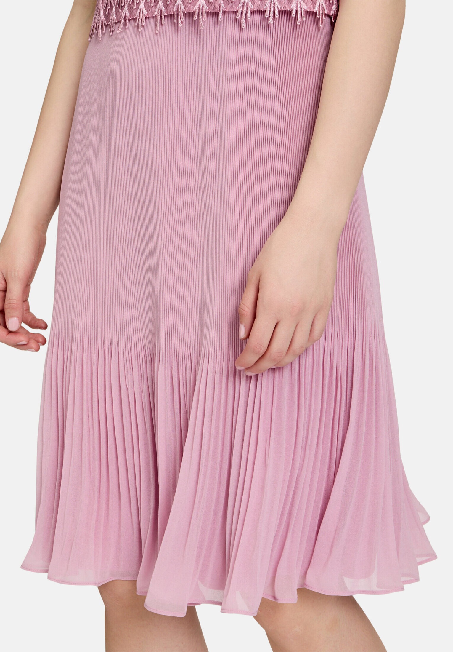 Vera Mont Cocktailkleid »Damen mit Plissee« Ohne Tasche Fransen