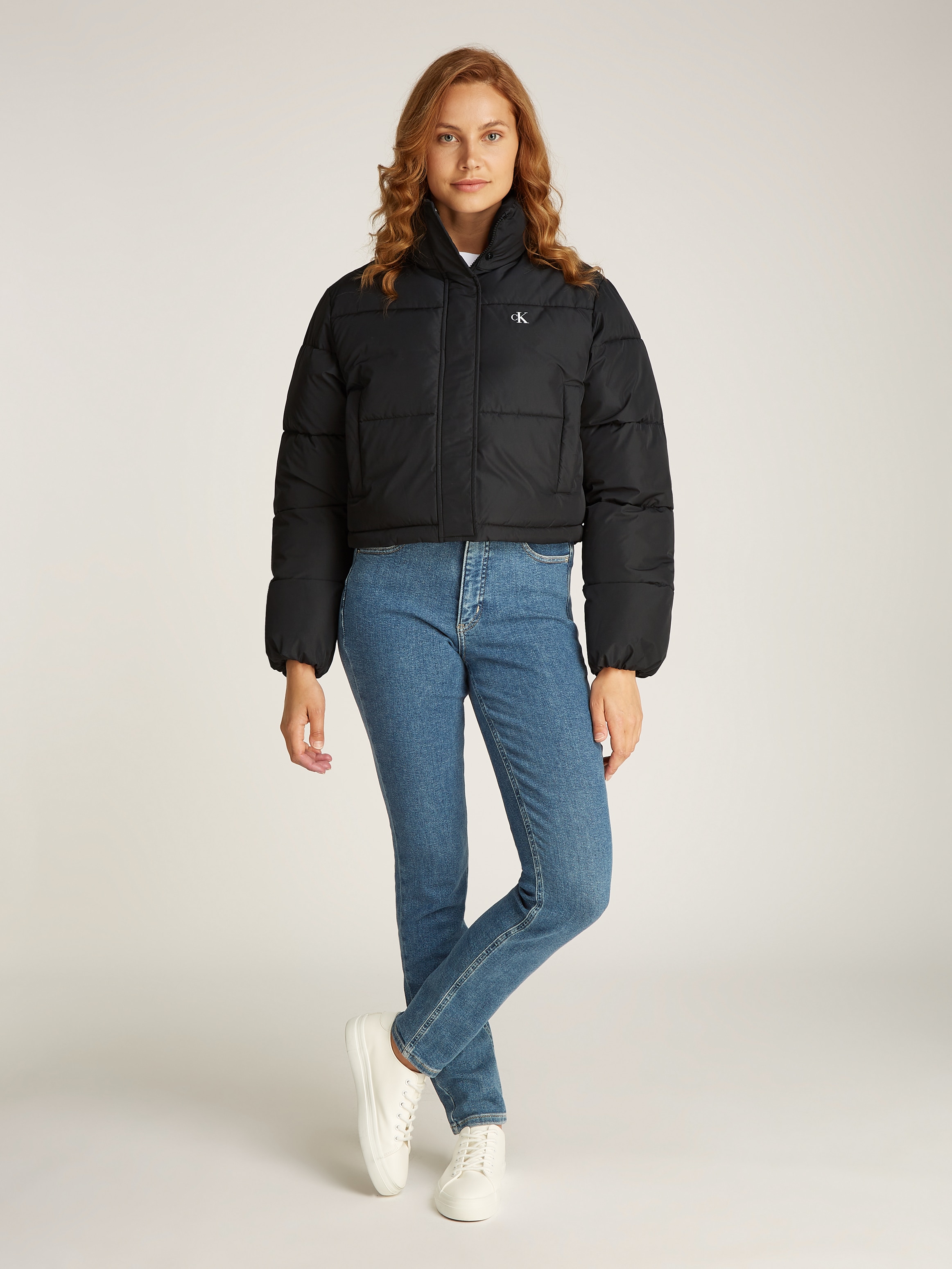 Calvin Klein Jeans Outdoorjacke »MATTE CROPPED ND PUFFER«, mit Kapuze, mit Logoprägung