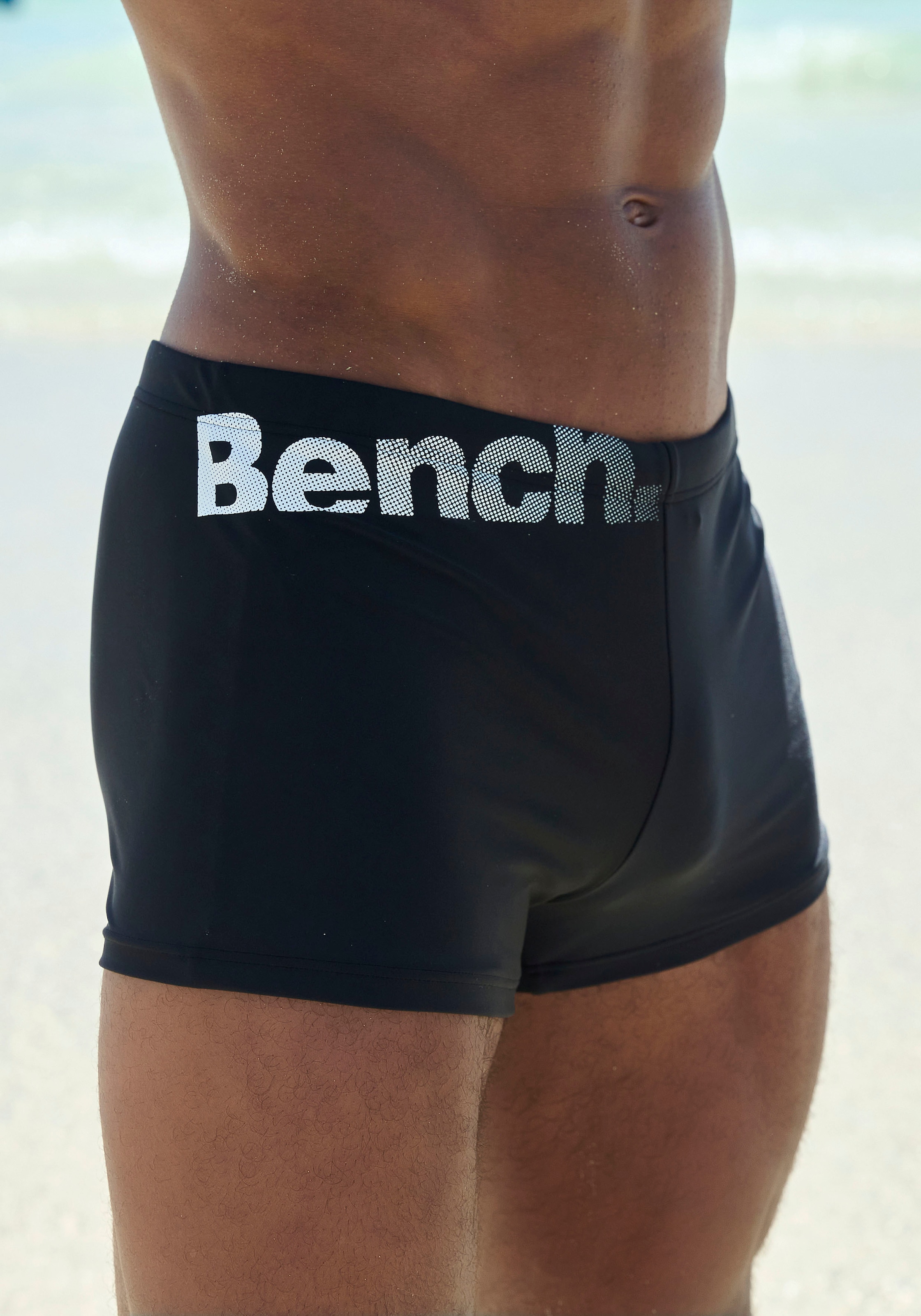 Bench. Boxer-Badehose, mit Bench-Schriftzug