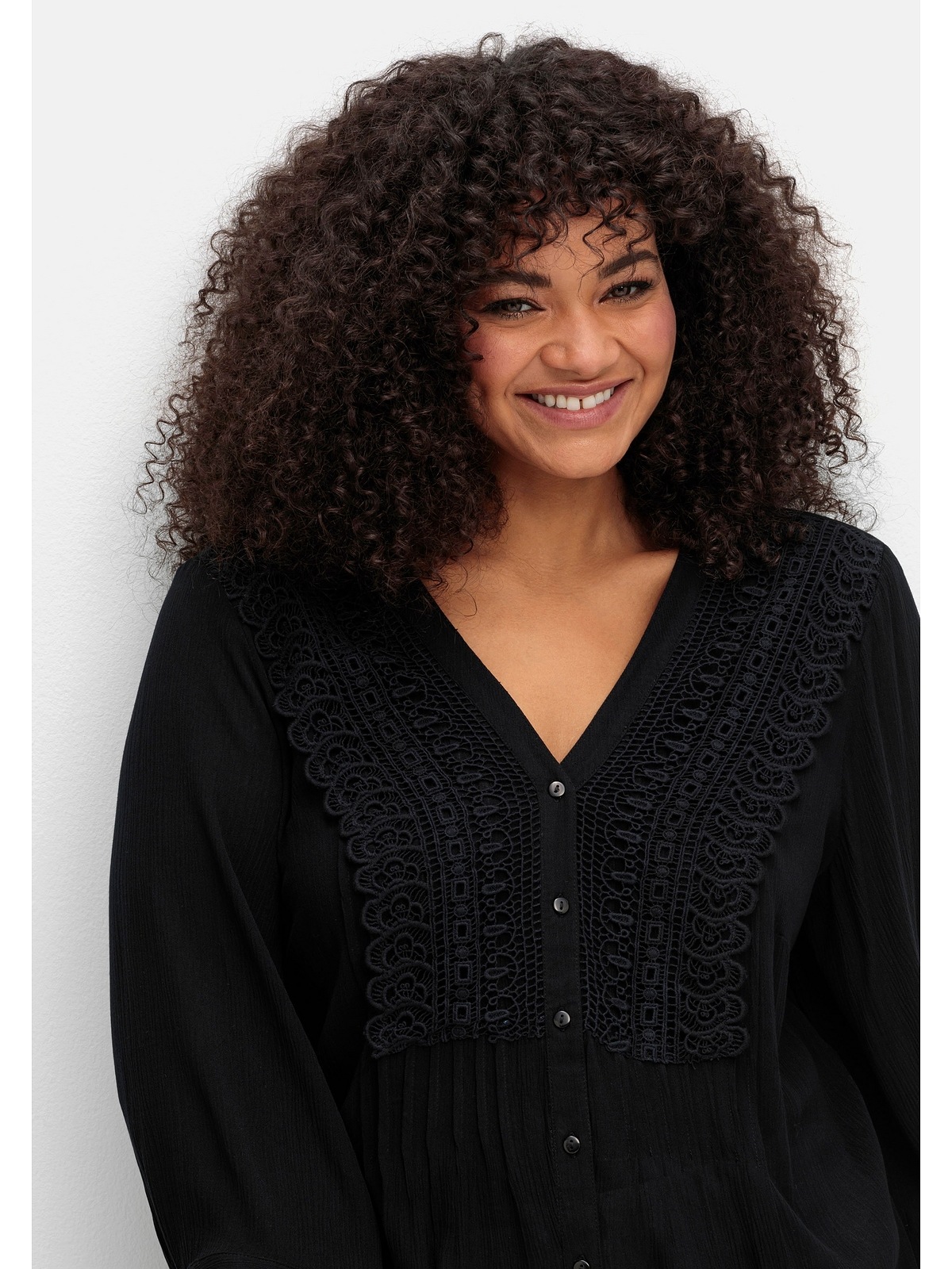 sheego by Joe Browns Longbluse »Große Größen«, mit Häkelspitze und Biesen