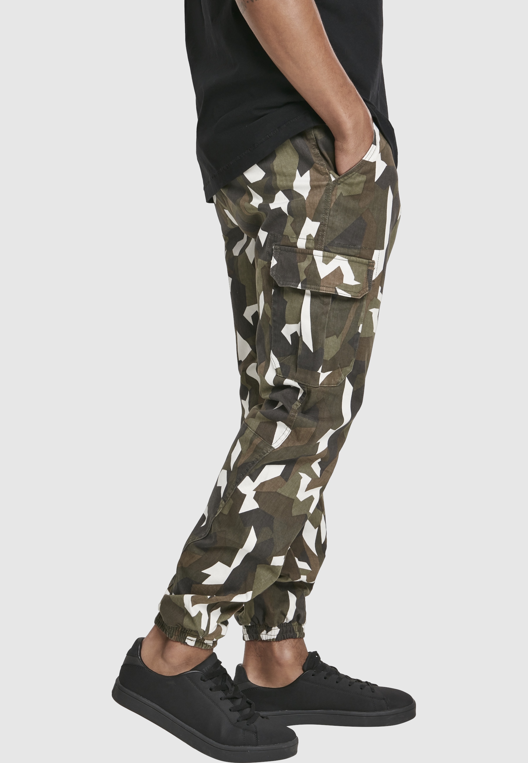 URBAN CLASSICS Cargohose »Urban Classics Herren Geometric Camo Stretch Twill Cargo Pants«