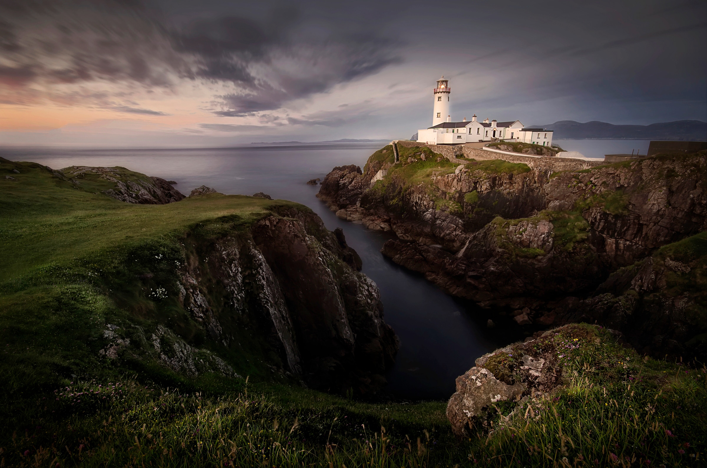 Papermoon Fototapete "Photo-Art YOLANDA ROMERO ANGUEIRA, FANAD LEUCHTTURM"