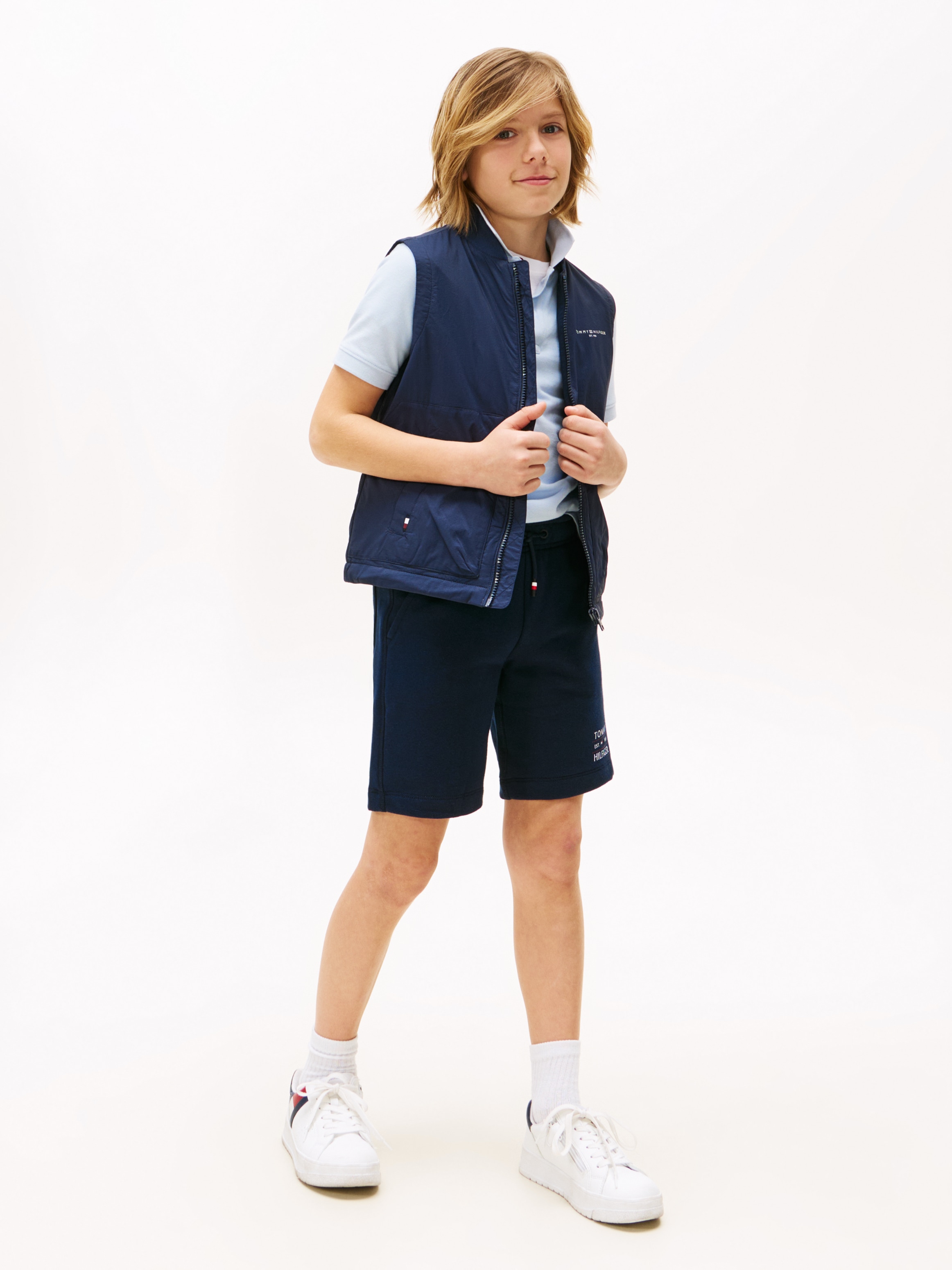 Tommy Hilfiger Sweatshorts »TOMMY FLAG HILFIGER SWEATSHORT«, mit Tommy Hilfiger Logo-Flag, Kurzarm