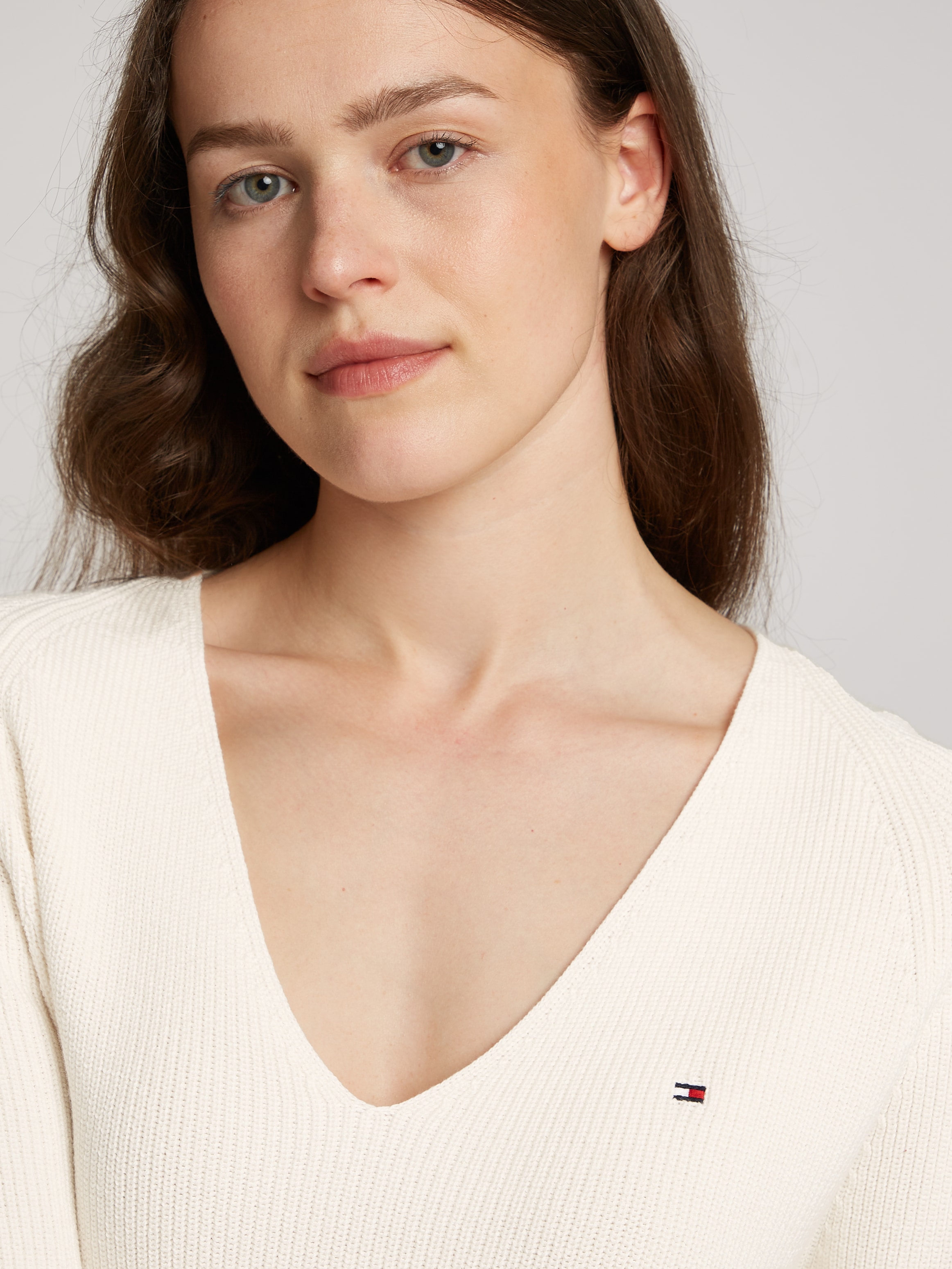 Tommy Hilfiger Strickpullover »CO CARDI STITCH V-NK LS«, mit Logostickerei