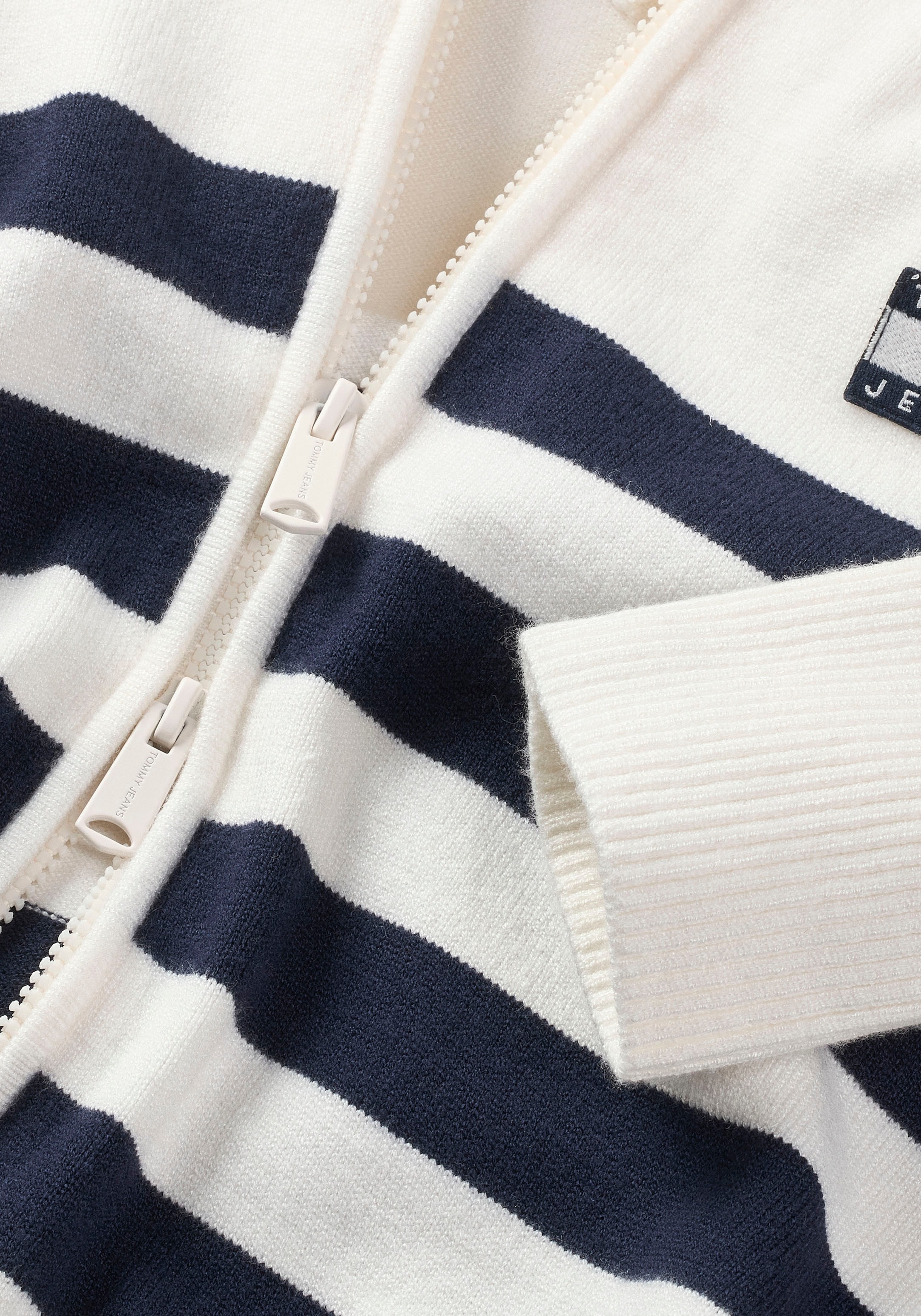 Tommy Jeans Sweatjacke »TJW STRIPE ZIP THRU BADGE HOOD«, mit Tommy Jeans Flagge