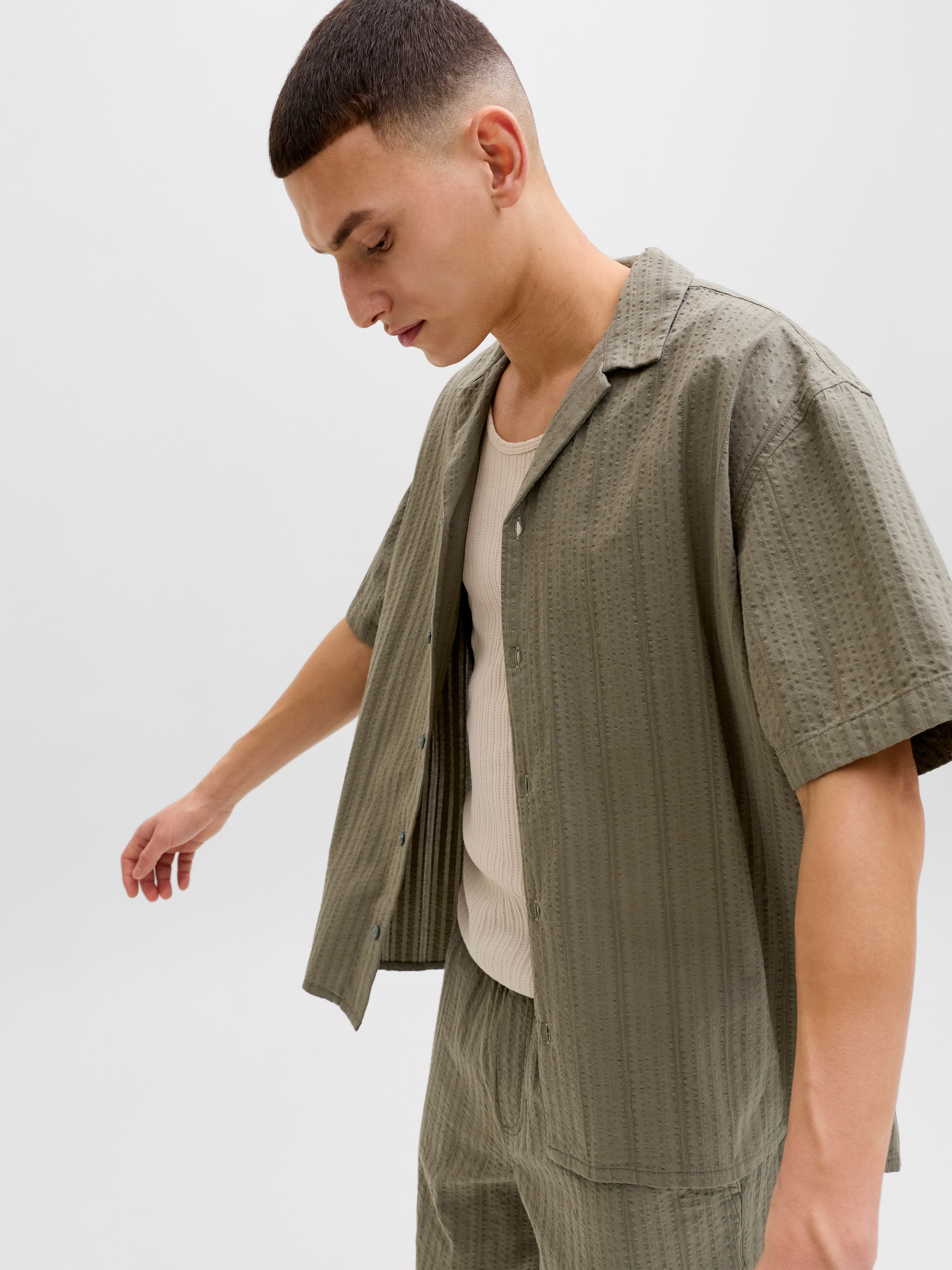 Jack & Jones Kurzarmhemd »JJETYSON RESORT SHIRT SS SN« mit Resort-Kragen