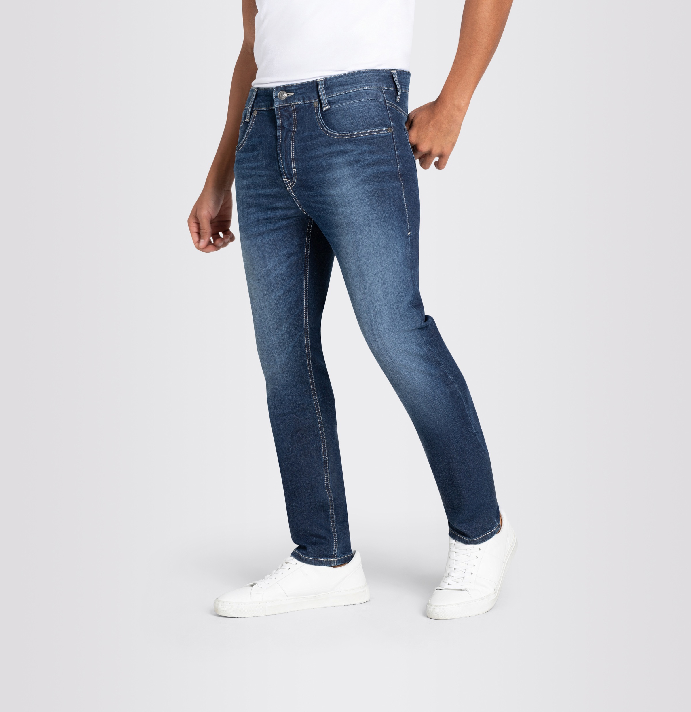 MAC Slim-fit-Jeans »Arne-Pipe light«, schmaler figurbetonender Schnitt
