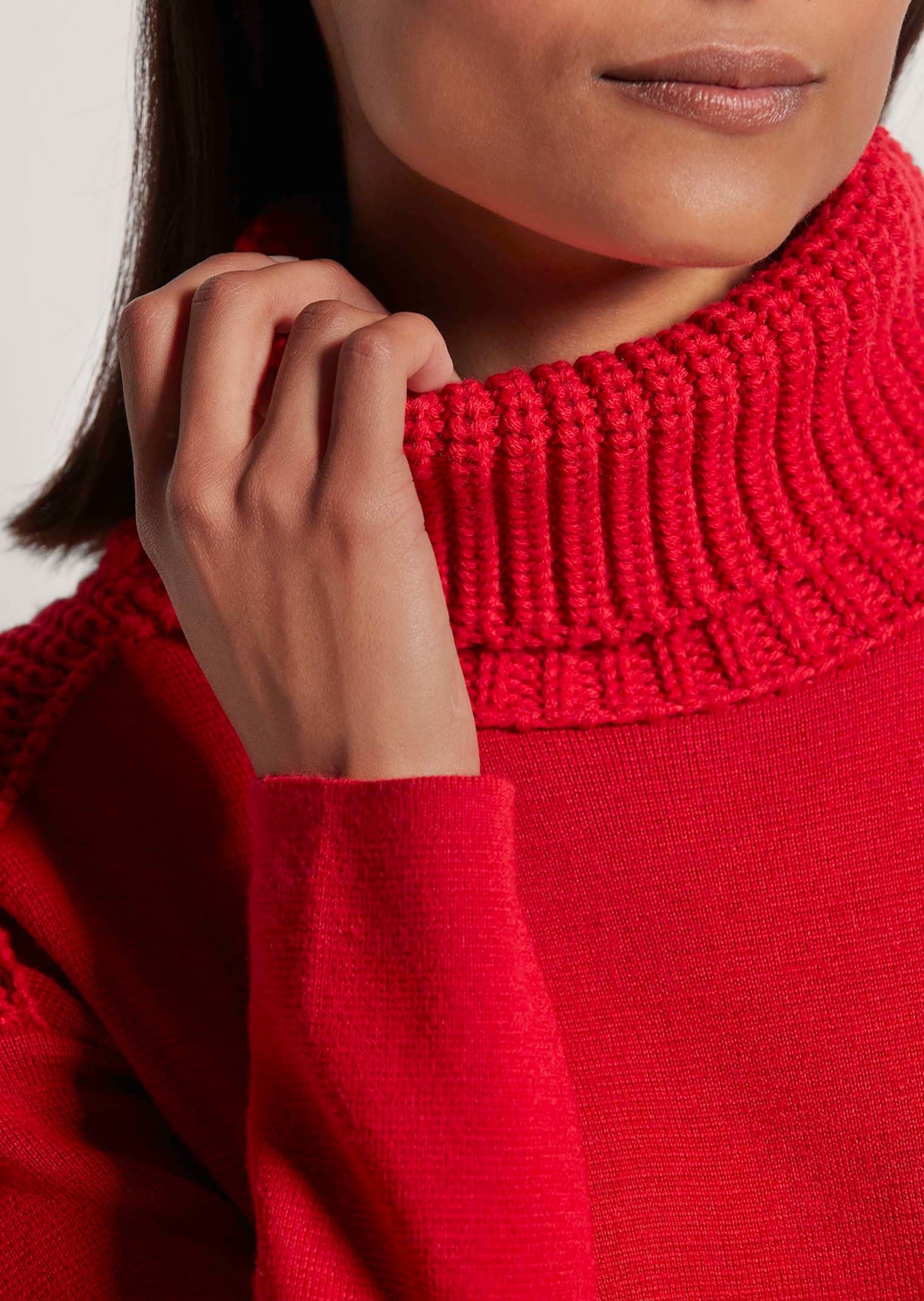 MADELEINE Strickkleid »Strickkleid Legeres Strickkleid mit weitem Rollkragen«