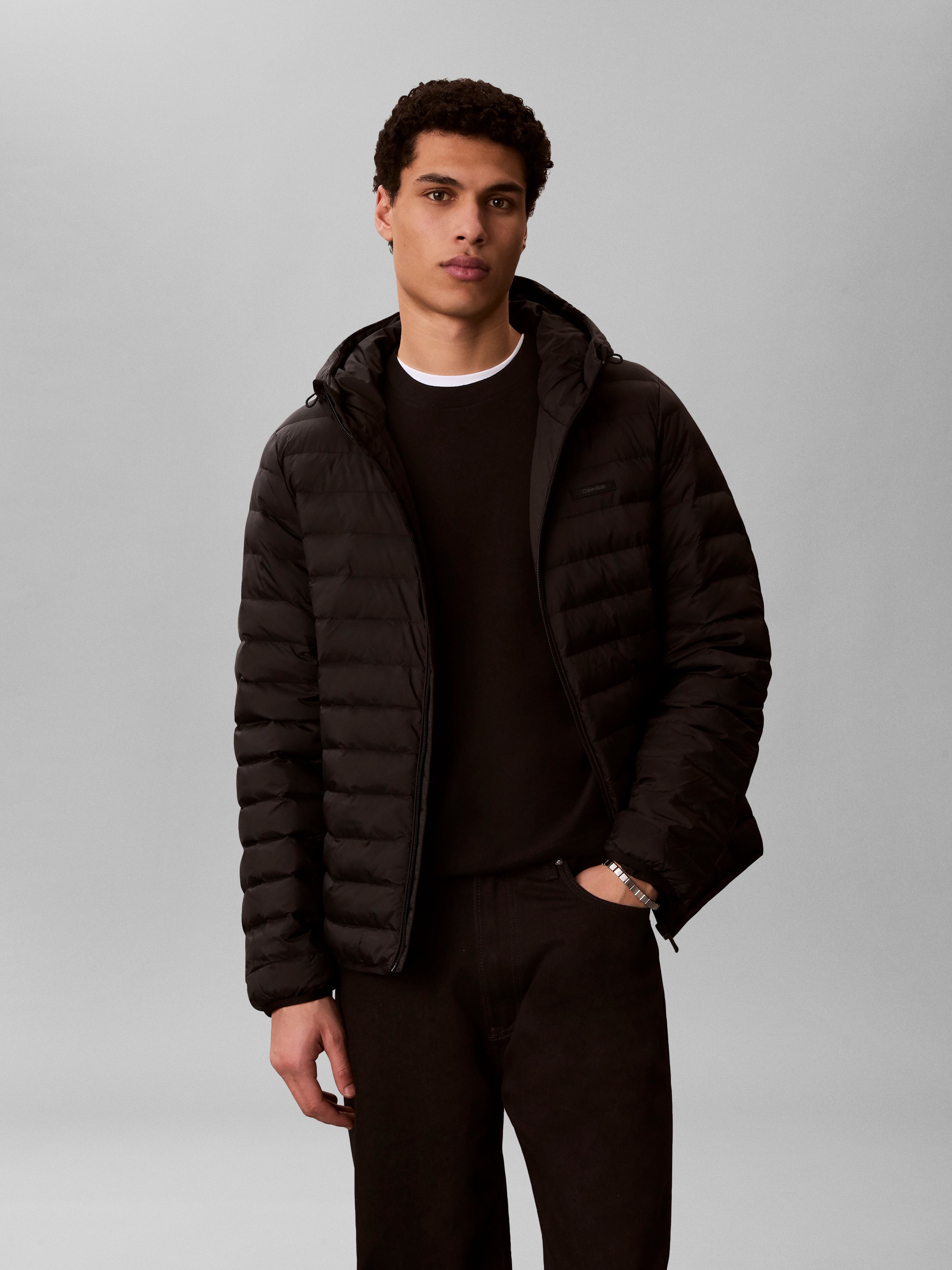 Calvin Klein "LS HOODED NYLON CHANNELED PUFFER" mit Kapuze Regular fit, mit Rundhalsausschnitt